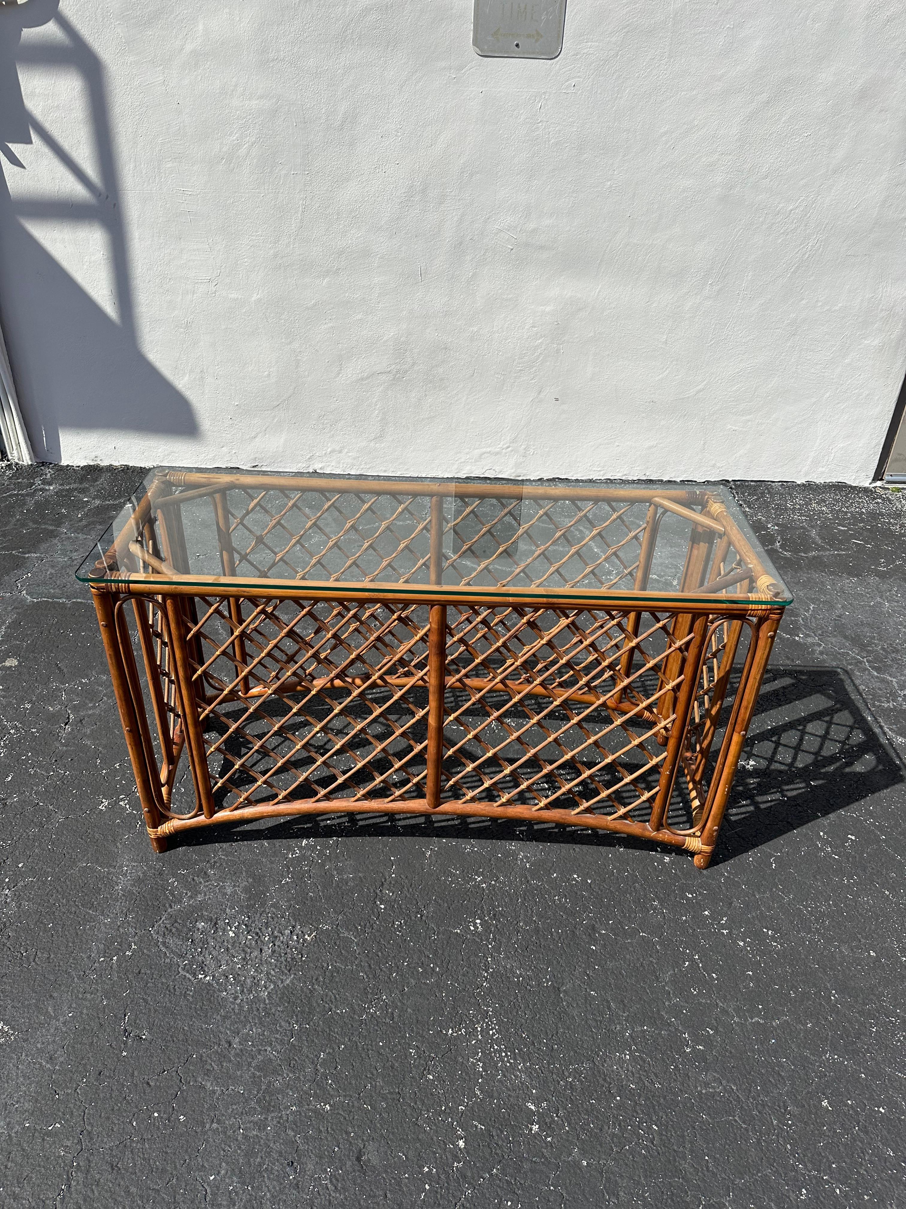 Mid-Century Modern 1970s Organic Lattice Rattan Console Table For Sale