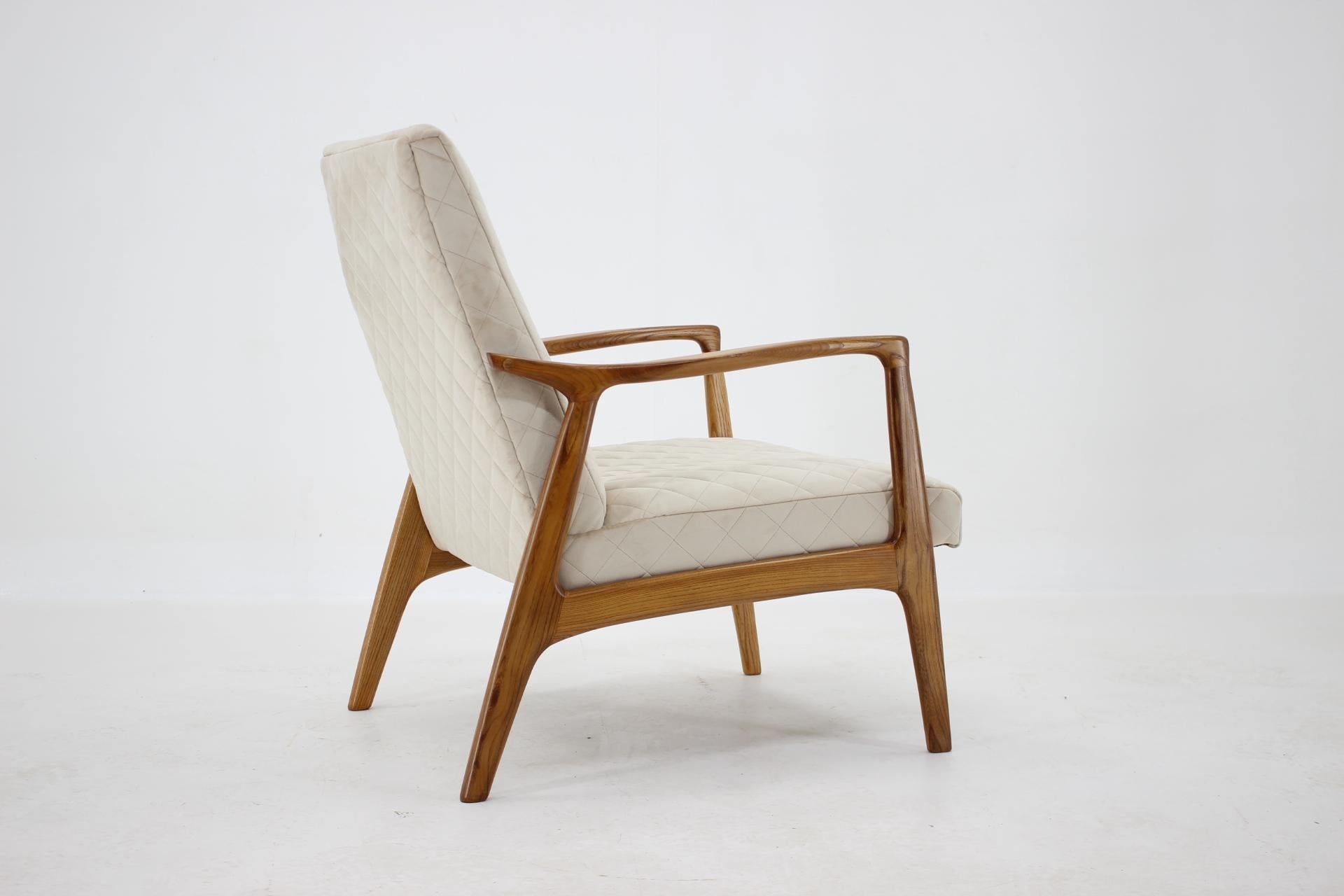 1970s Organic Oak Armchair, Czechoslovakia In Good Condition For Sale In Praha, CZ