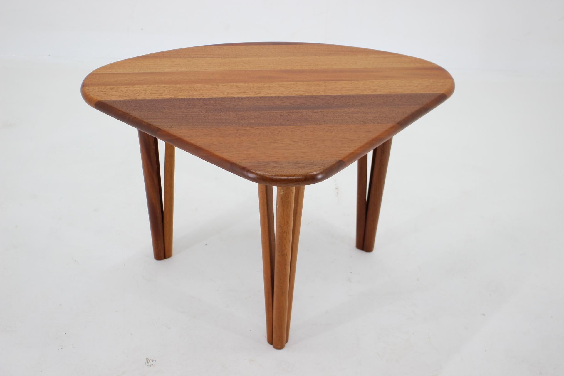 1970s Organic Solid Teak Coffee Table, Denmark In Good Condition For Sale In Praha, CZ