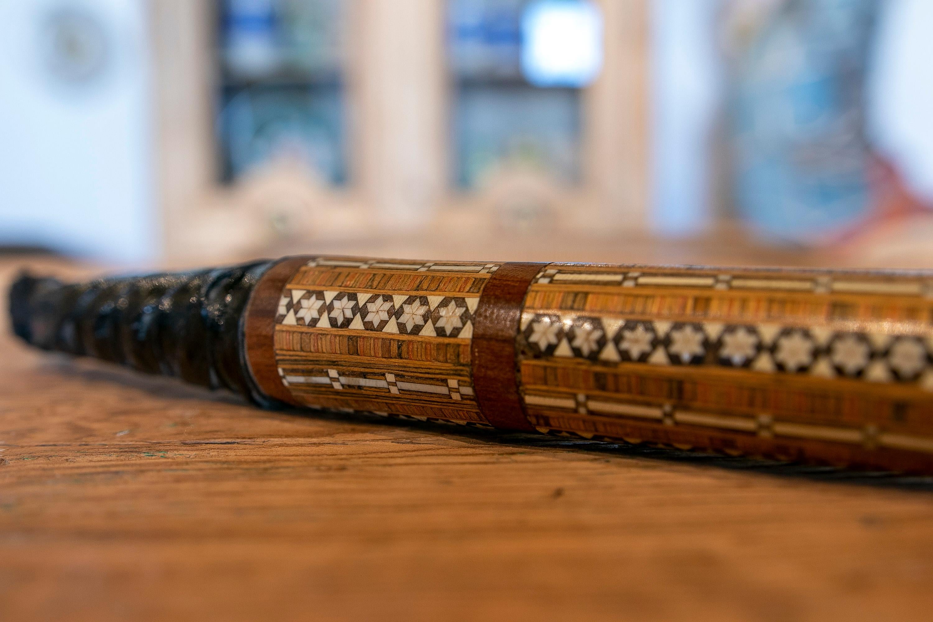 1970s Oriental Horsewhip of Leather and Marquetry  In Good Condition For Sale In Marbella, ES