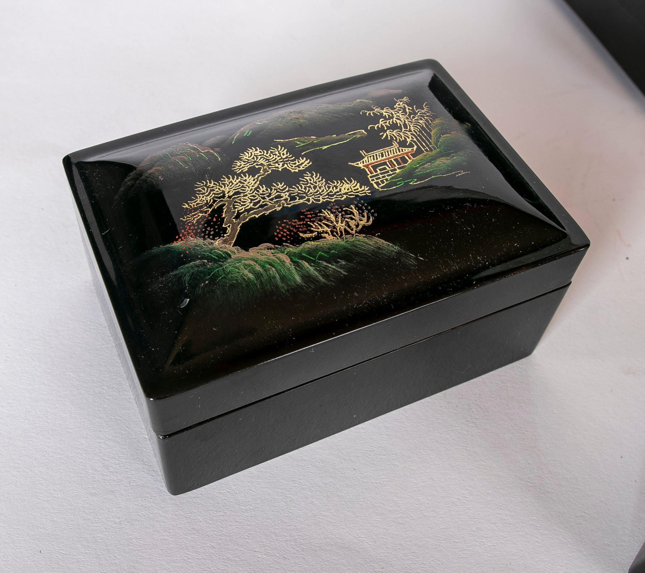 1970s Oriental Set of Five Hand-Painted  Lacquer Boxes  For Sale 6