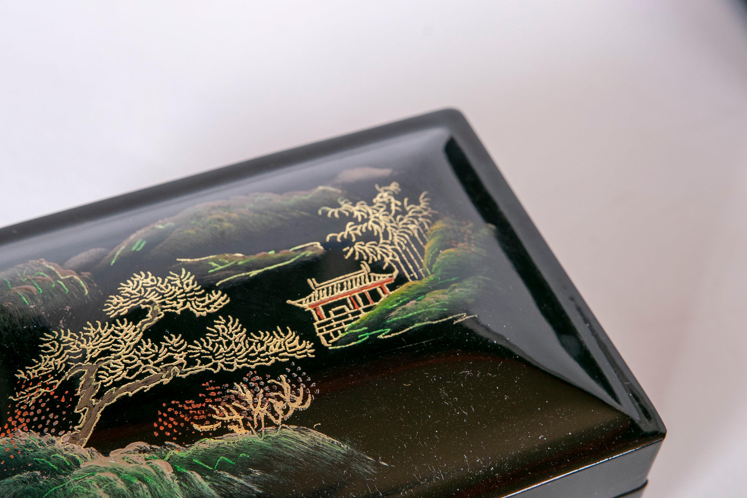 1970s Oriental Set of Five Hand-Painted  Lacquer Boxes  For Sale 8