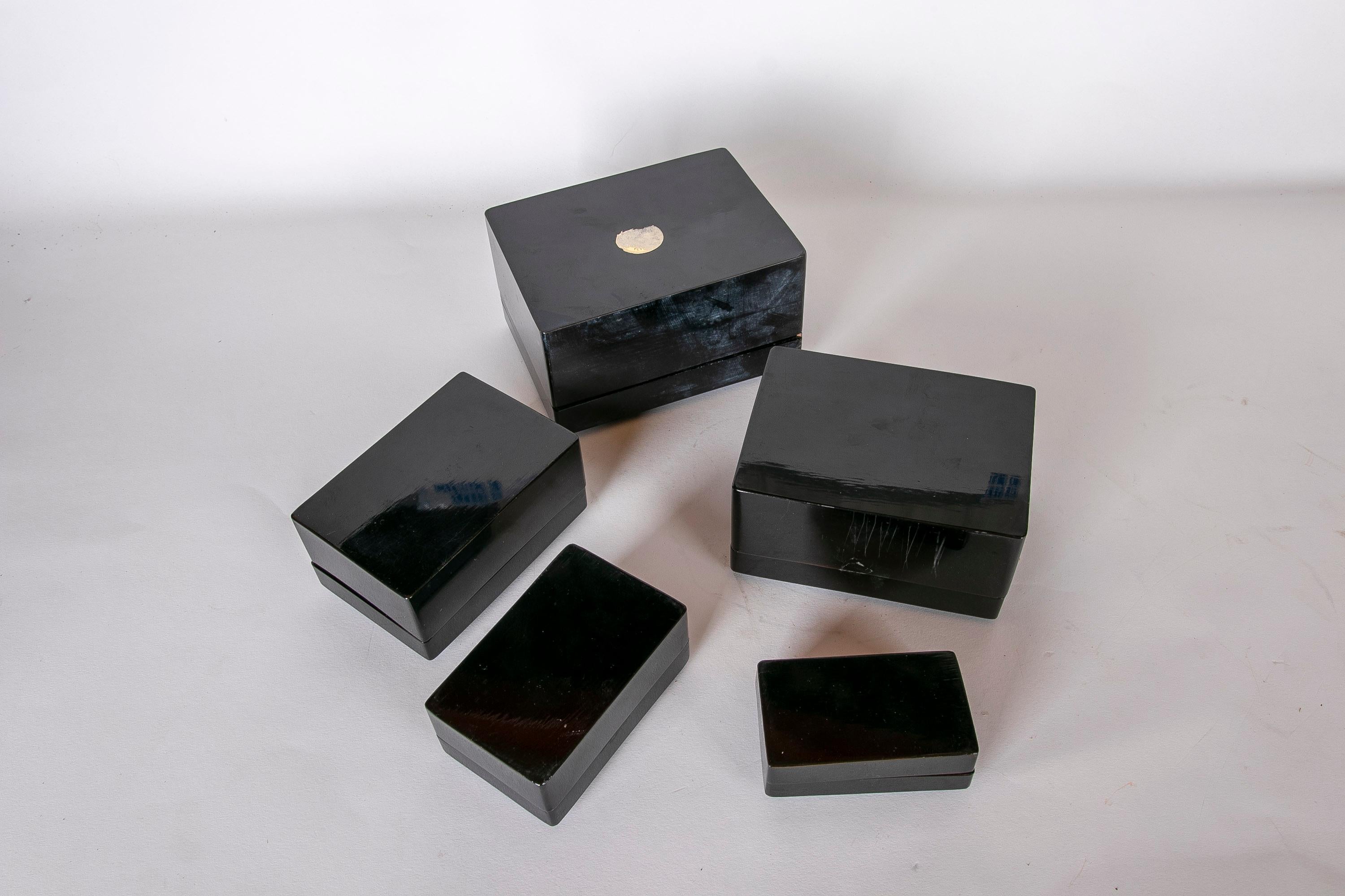 1970s Oriental Set of Five Hand-Painted  Lacquer Boxes  For Sale 5