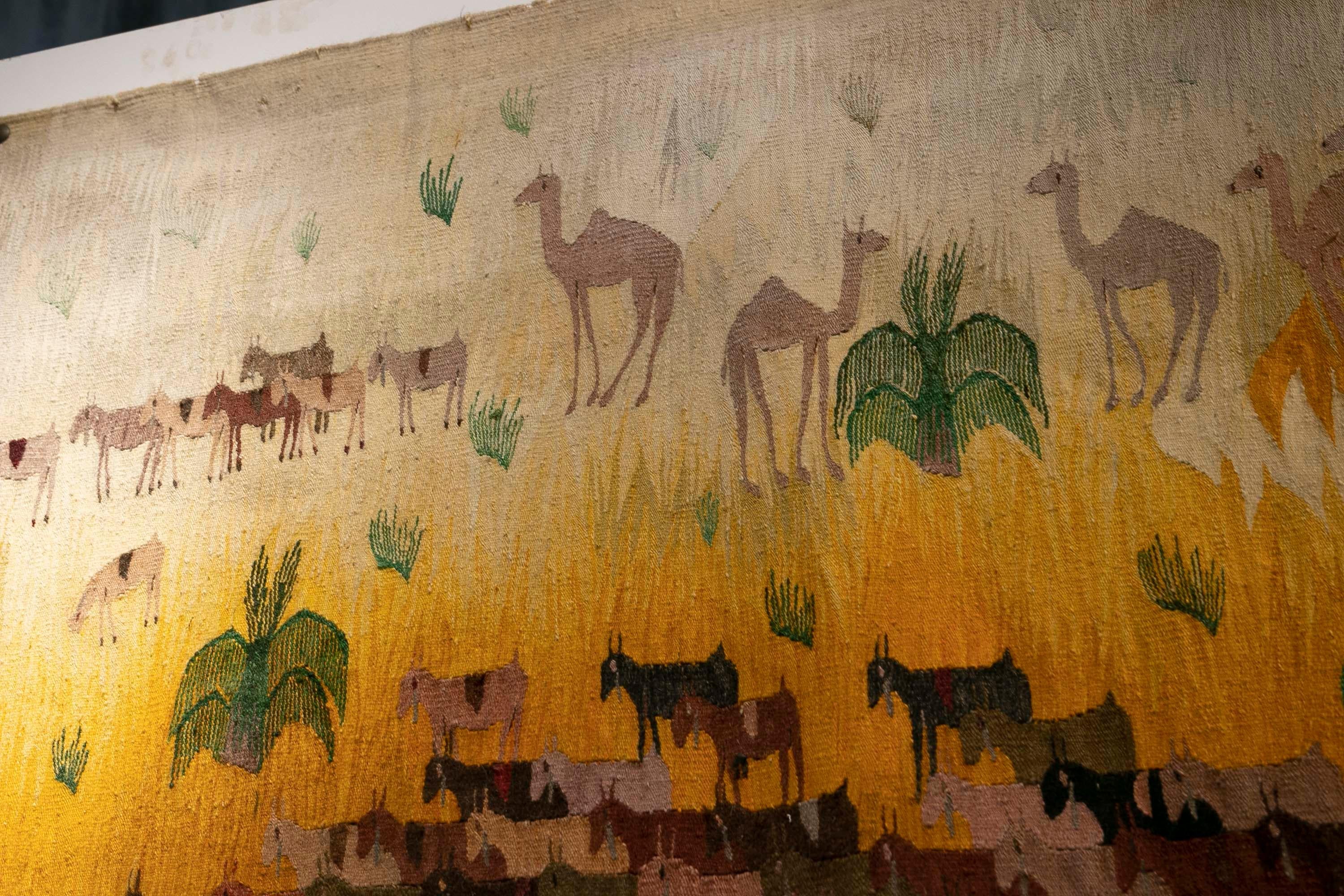 Handgefertigter Wandteppich im orientalischen Stil der 1970er Jahre mit einem Hirten mit seinen Tieren  12