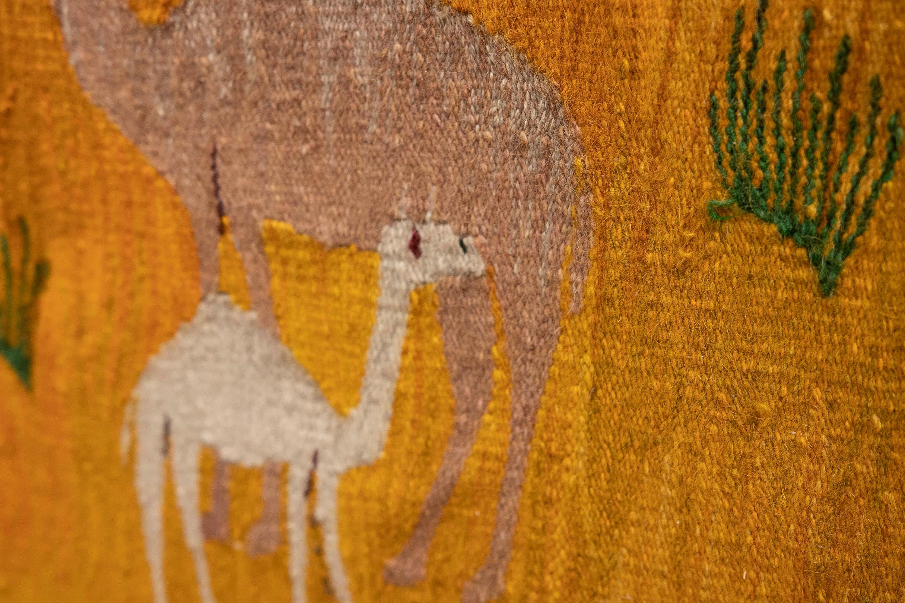 Handgefertigter Wandteppich im orientalischen Stil der 1970er Jahre mit einem Hirten mit seinen Tieren  14