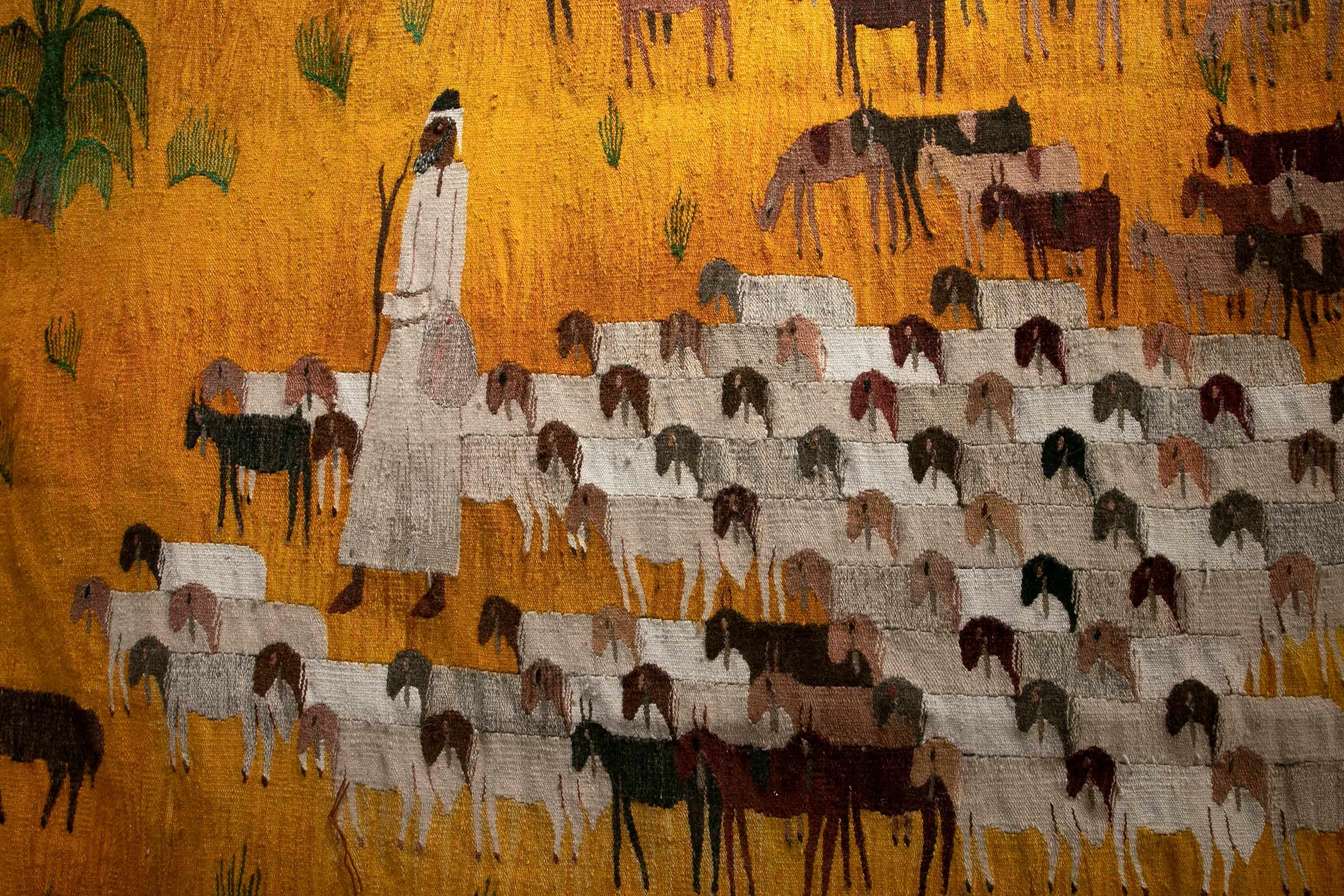 Handgefertigter Wandteppich im orientalischen Stil der 1970er Jahre mit einem Hirten mit seinen Tieren  1