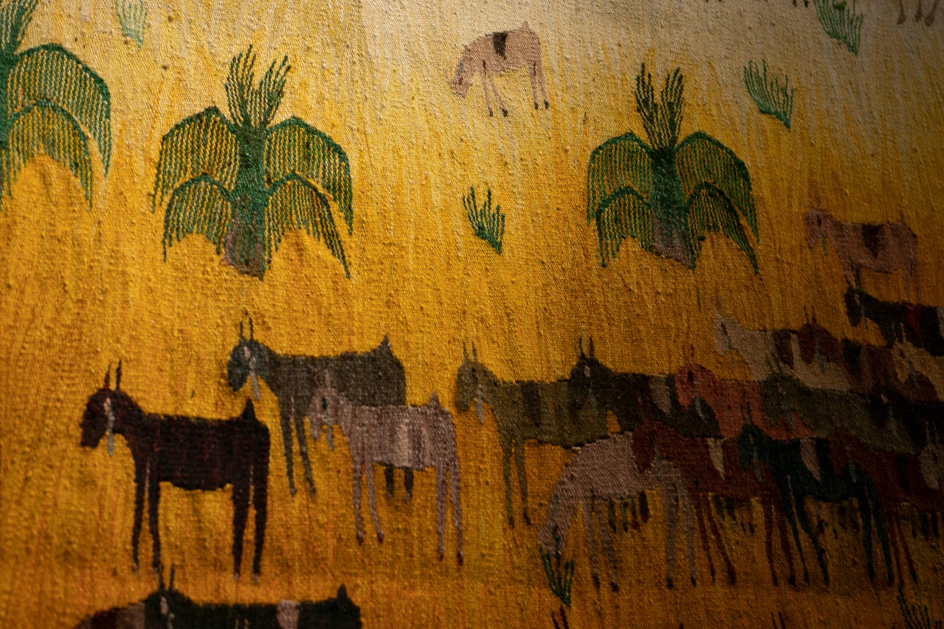 Handgefertigter Wandteppich im orientalischen Stil der 1970er Jahre mit einem Hirten mit seinen Tieren  3