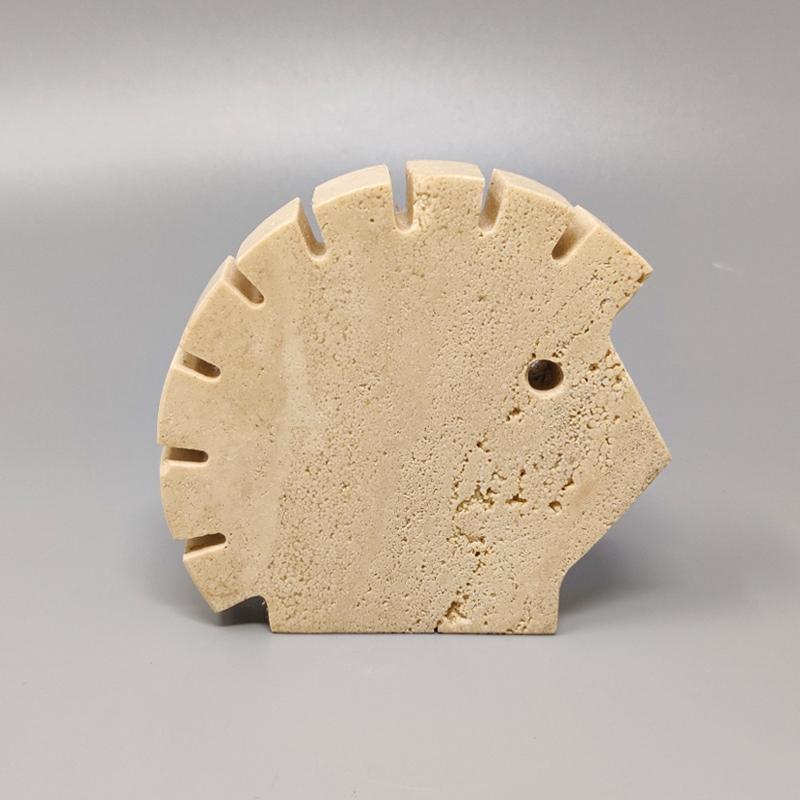 1970s Original big travertine hedgehog sculpture by F.lli Mannelli.
The item is in excellent condition. Made in Italy.
Dimension:
3,93 w x 0,78 D x 3,93 H inches
L 10 cm x P 2 cm x cm 10 H

.