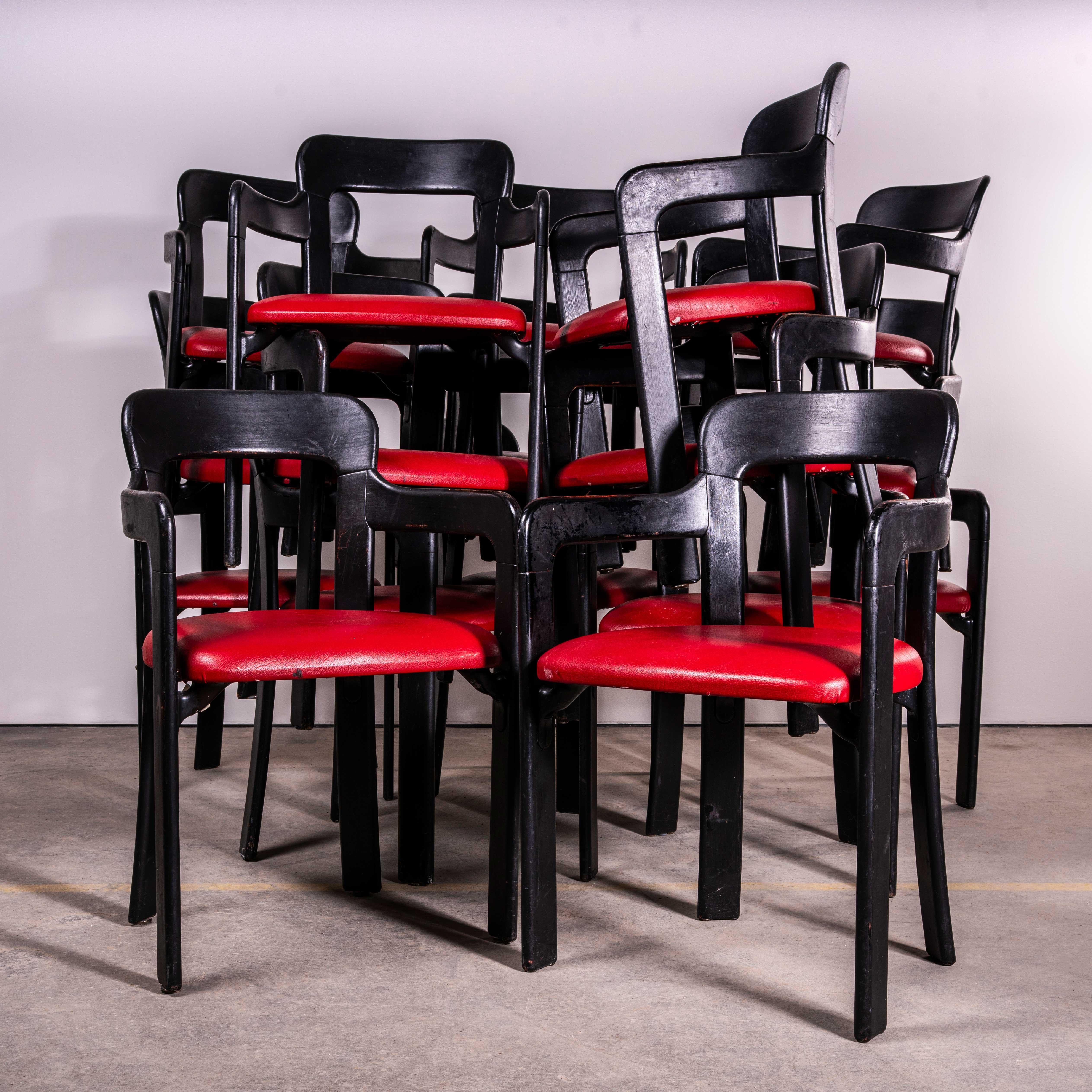 Poltrone imbottite originali degli anni '70 di Bruno Rey - Piccolo lotto disponibile. 

Bruno Rey era un noto designer industriale svizzero e la sedia 3300 Rey prodotta da Dietiker era uno dei suoi prodotti più famosi, un'icona del design