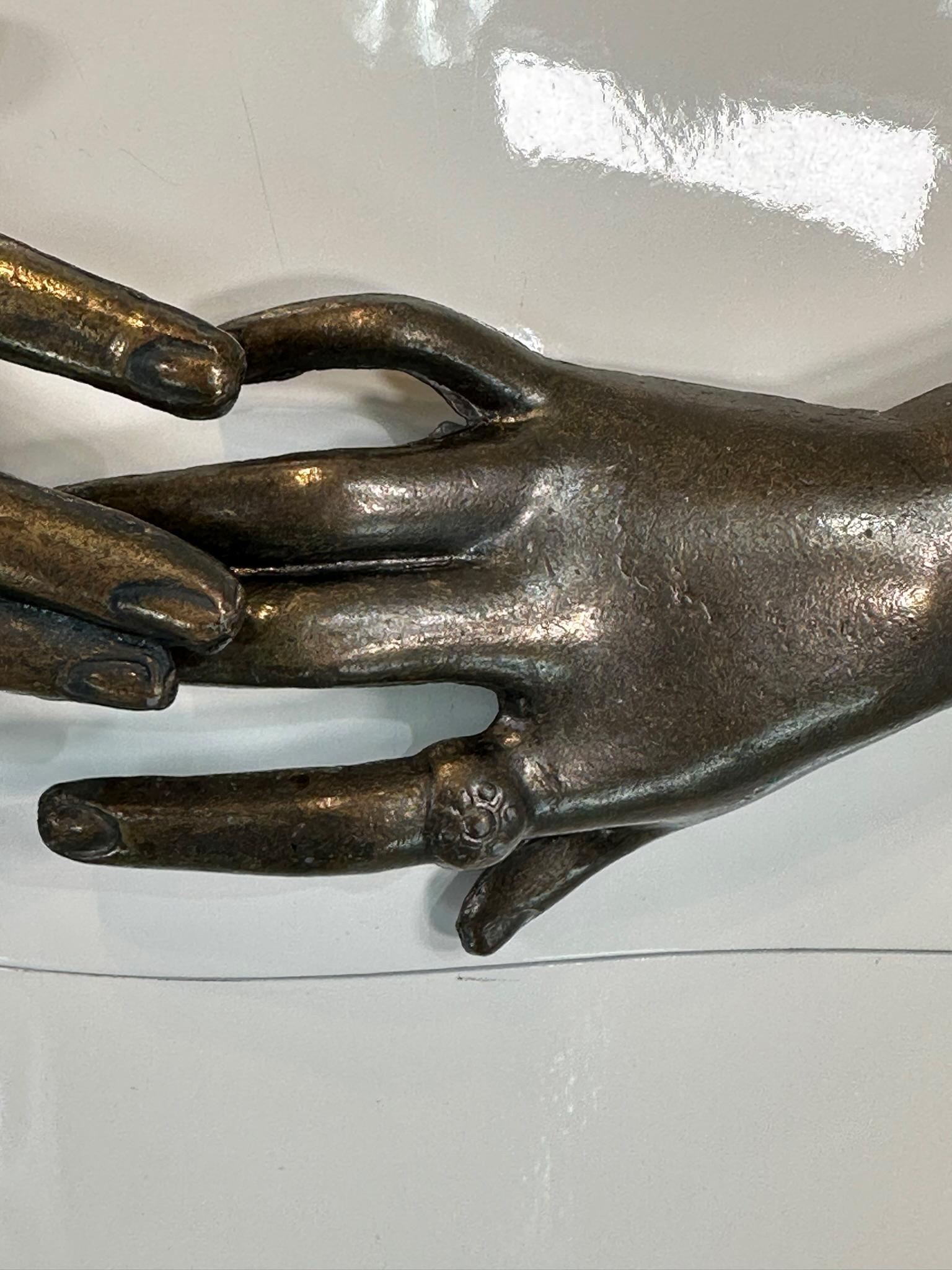 1970s Original Casting Victorian Inspired Clasping Hands Belt & Buckle W/Rings In Good Condition In West Palm Beach, FL