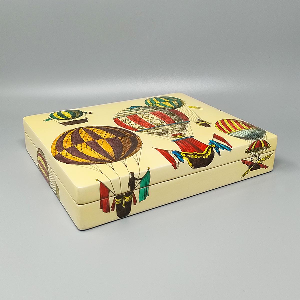 1970s Original gorgeous box by Piero Fornasetti in walnut wood. It's in excellent condition. The box is signed on the bottom.
Dimension:
10,26  x 8,26 x 1,96 inches
cm 26 x cm 21 x cm 5 H