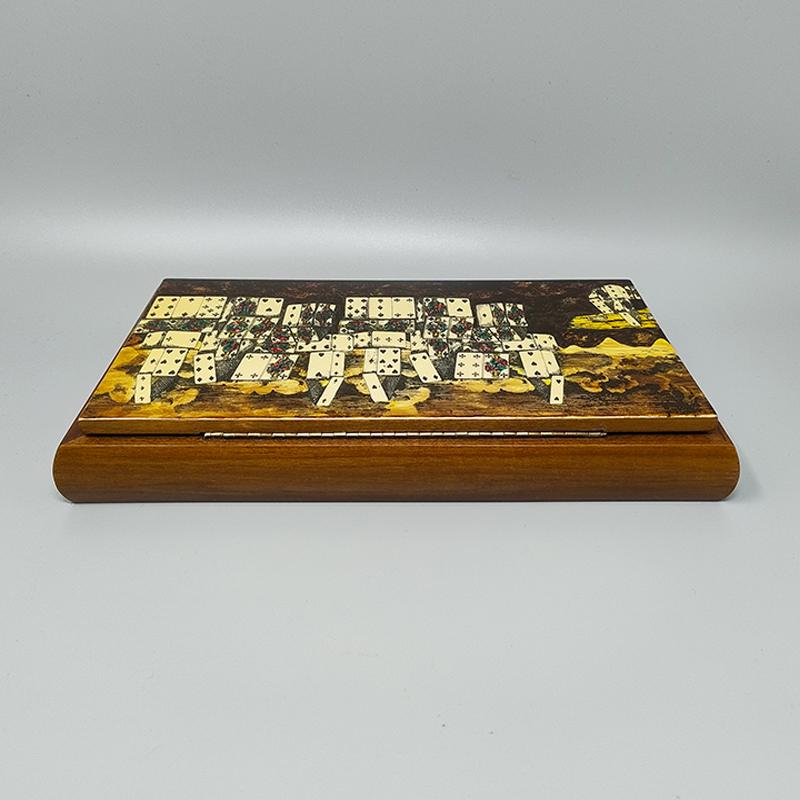 1970er Original Spielkartenbox von Piero Fornasetti  im Zustand „Hervorragend“ im Angebot in Milano, IT