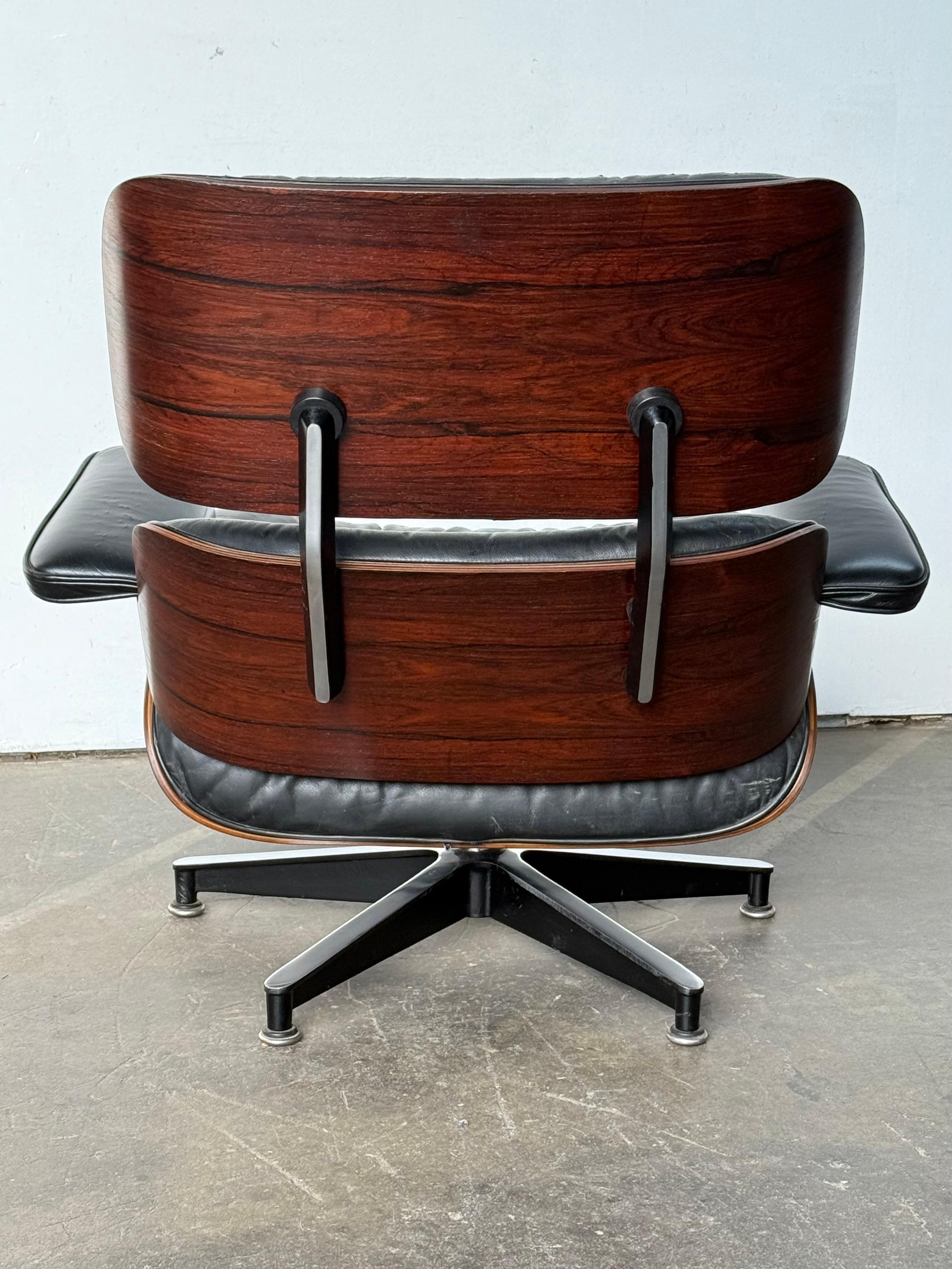 1970er Original Herman Miller Eames Lounge Chair und Ottoman mit restauriertem Wood im Angebot 3