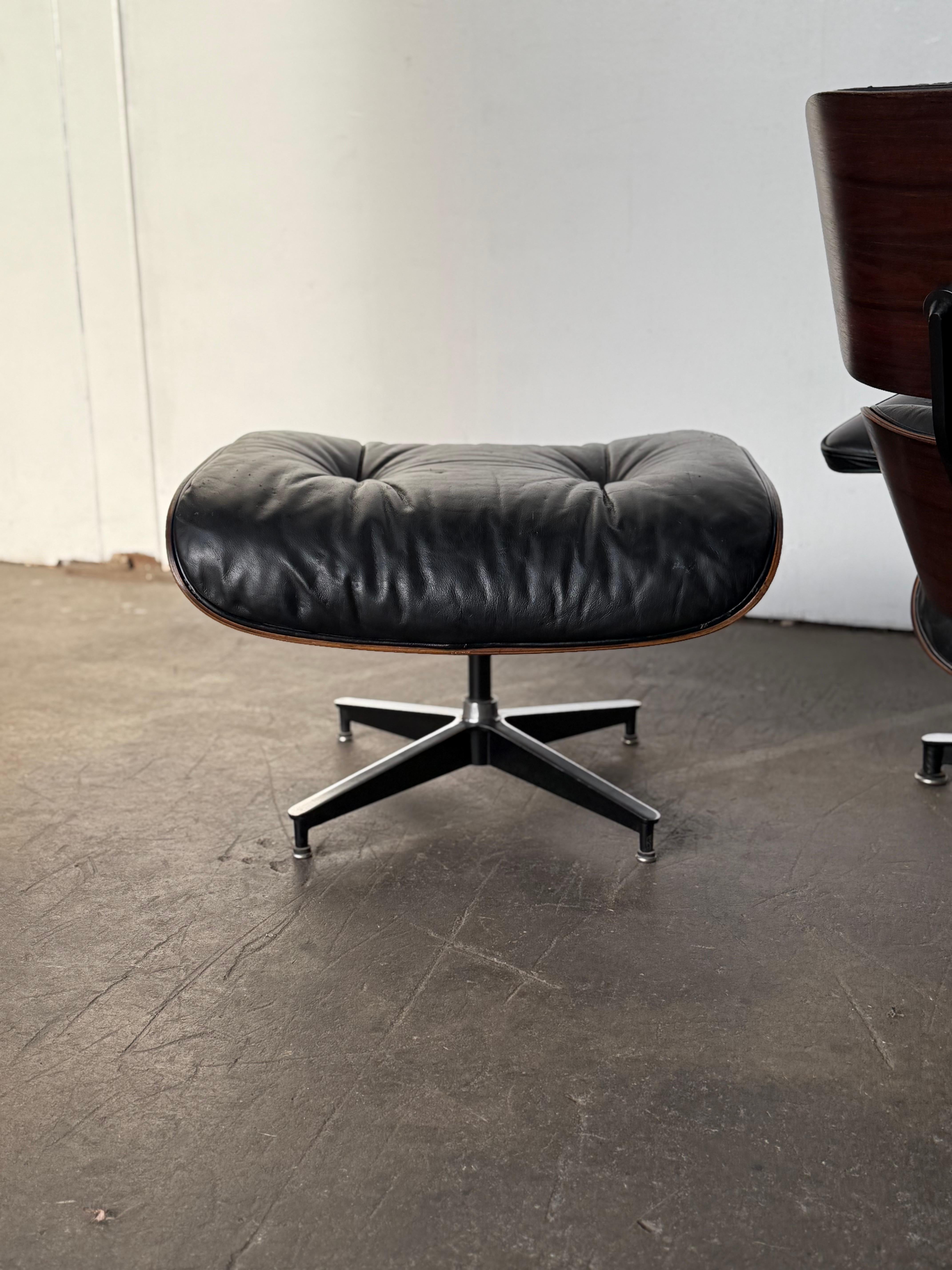 1970er Original Herman Miller Eames Lounge Chair und Ottoman mit restauriertem Wood im Angebot 8