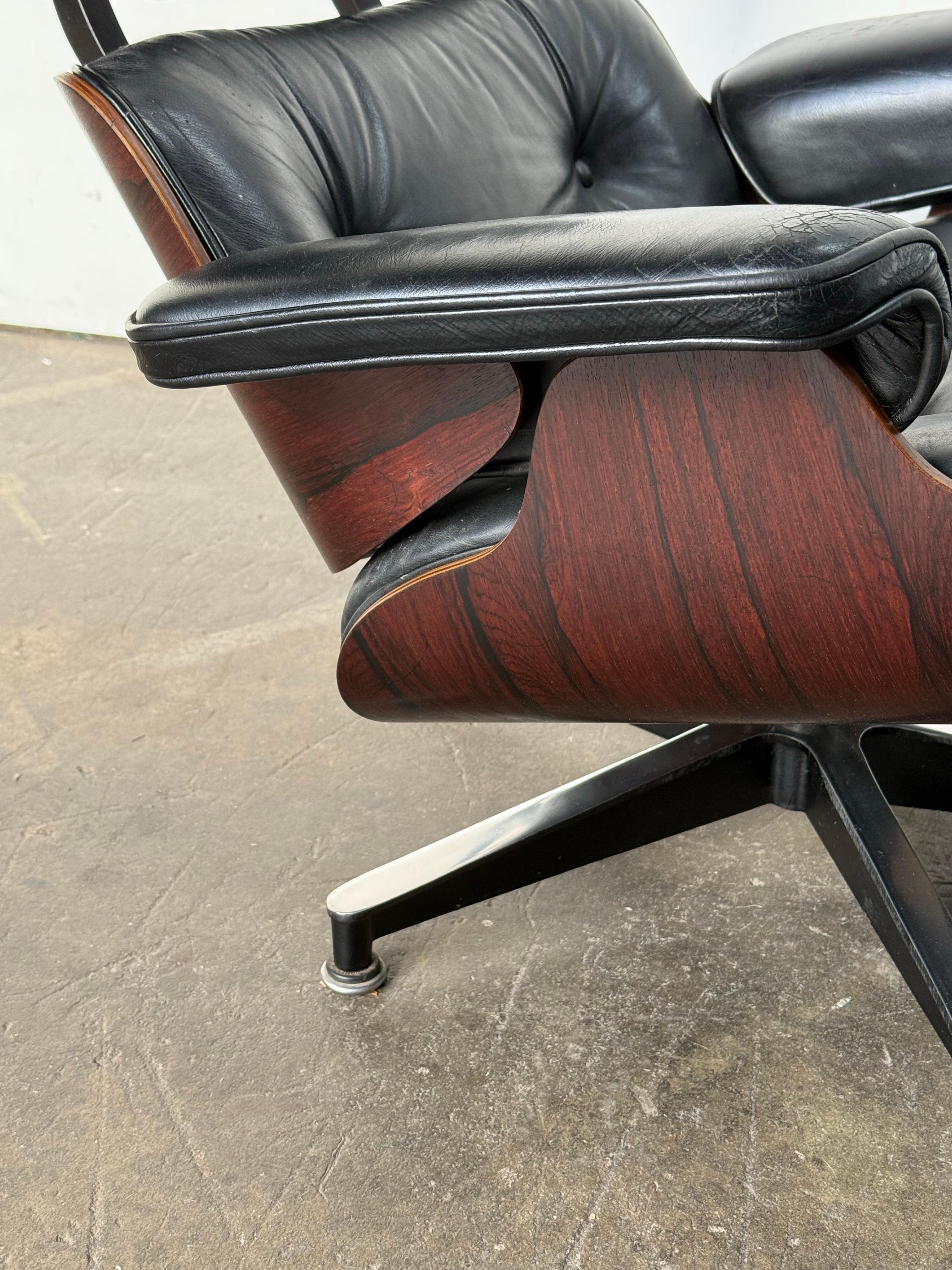 1970er Original Herman Miller Eames Lounge Chair und Ottoman mit restauriertem Wood im Angebot 2