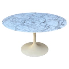 Base originale Knoll Saarinen degli anni '70 e piano in marmo di Carrara