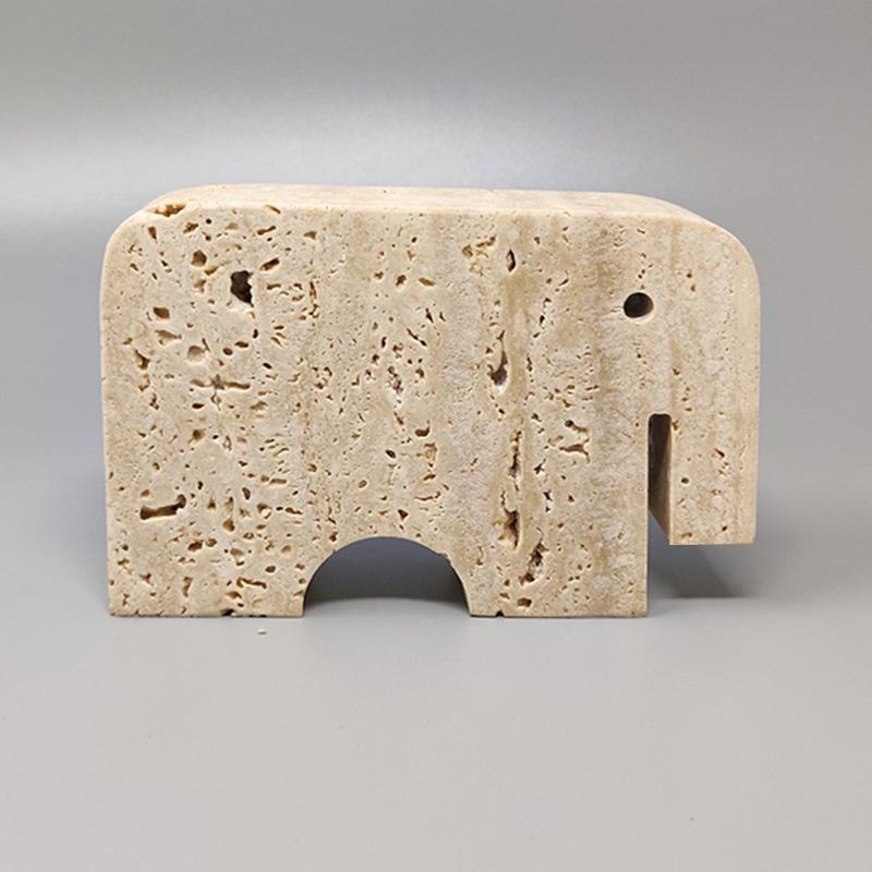 Anni '70 Scultura originale di elefante in travertino di F.lli Mannelli. L'articolo è in ottime condizioni. Prodotto in Italia.
Dimensioni:
5,51 L x 1,18 P x 3,93 H. pollici
L 14 cm x P 3 cm x cm 10 H. H.

.