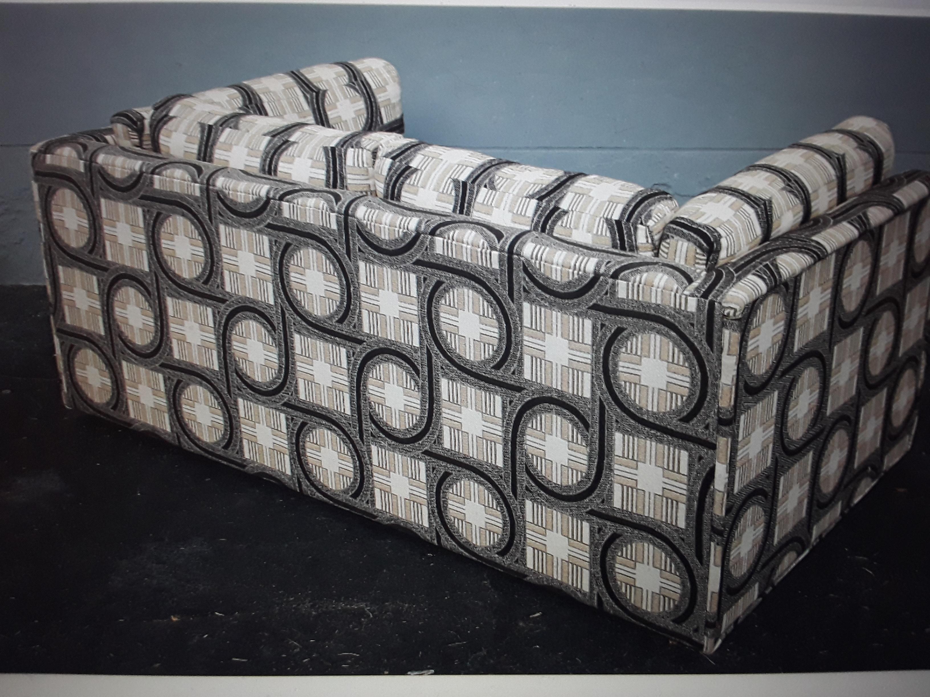 Stunning 1970s Mid Century Modern  Ultra Modern Designer Sofa. Retro designer textile. Manufactured by Shawnee Penn Miami.
