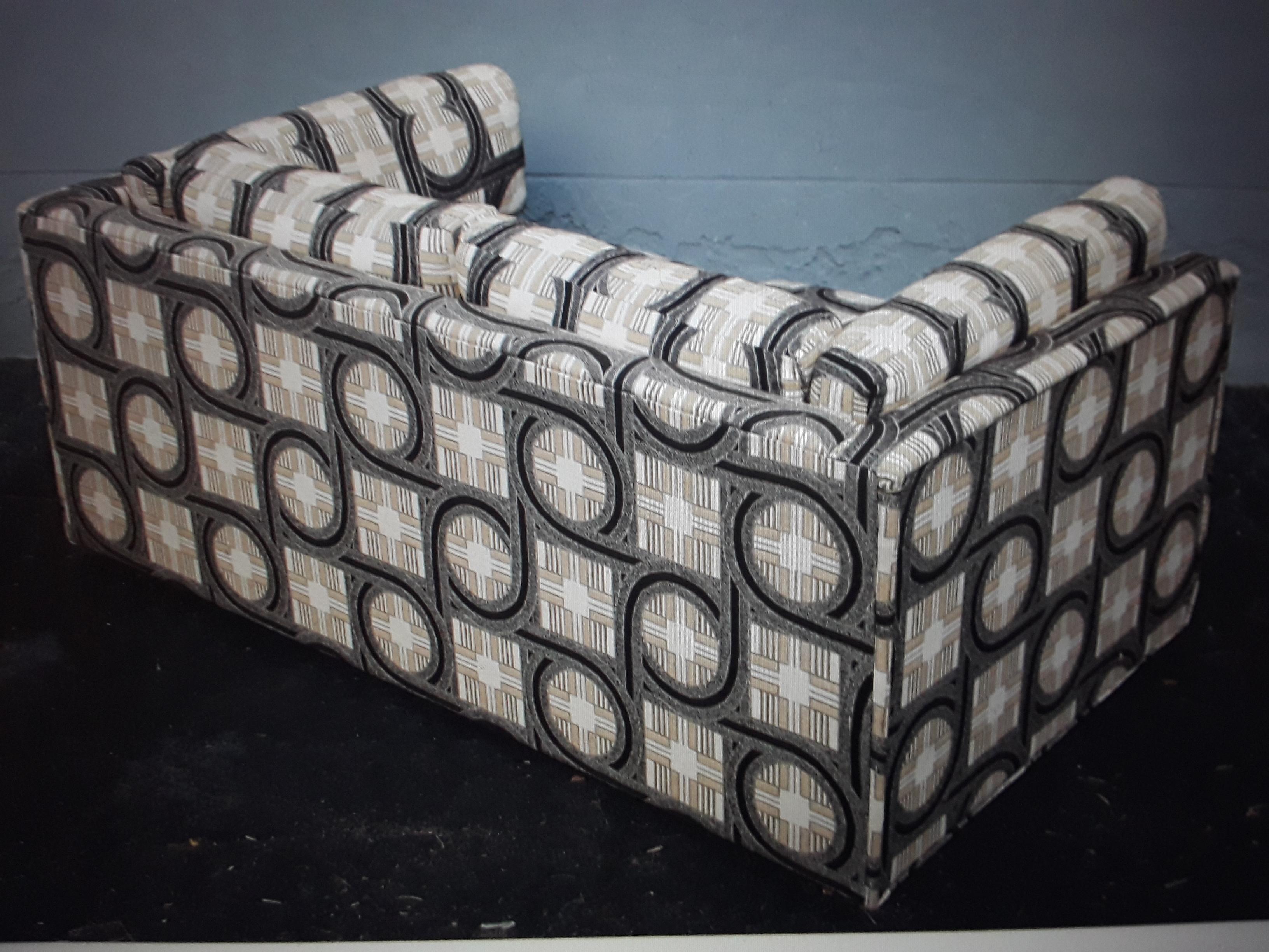1970's Original Ultra Modern Sofa w/ Designer Retro Fabric  For Sale 2