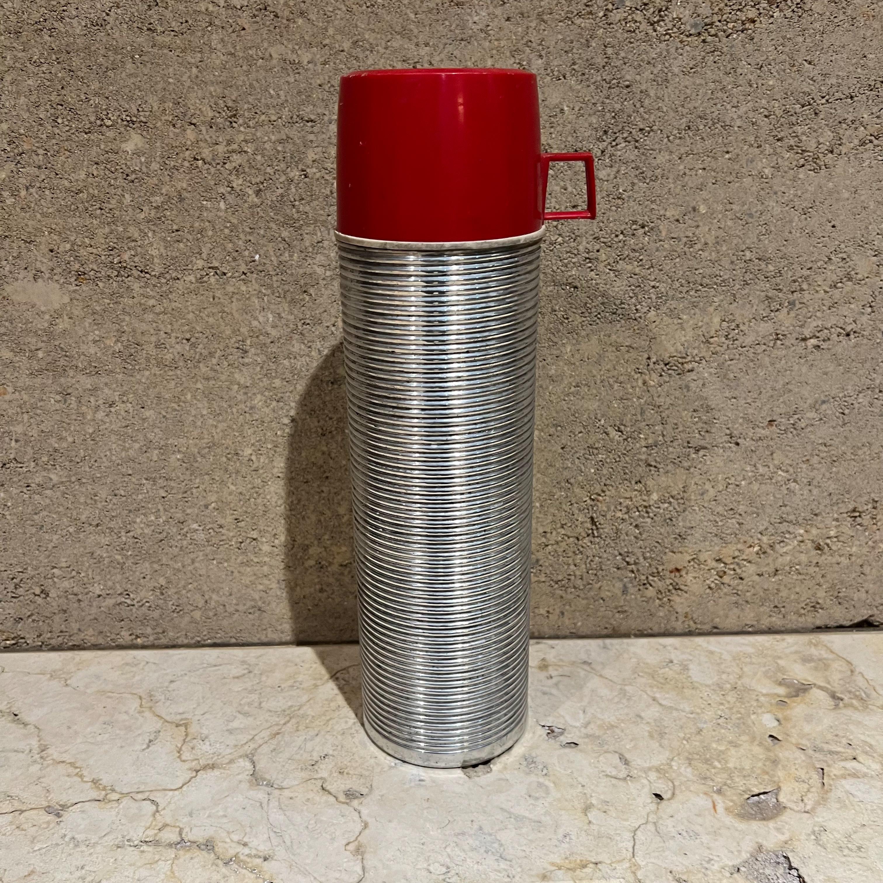 Original Vintage gerippte Thermos Retro Camp Gear USA, 1970er Jahre im Angebot 1