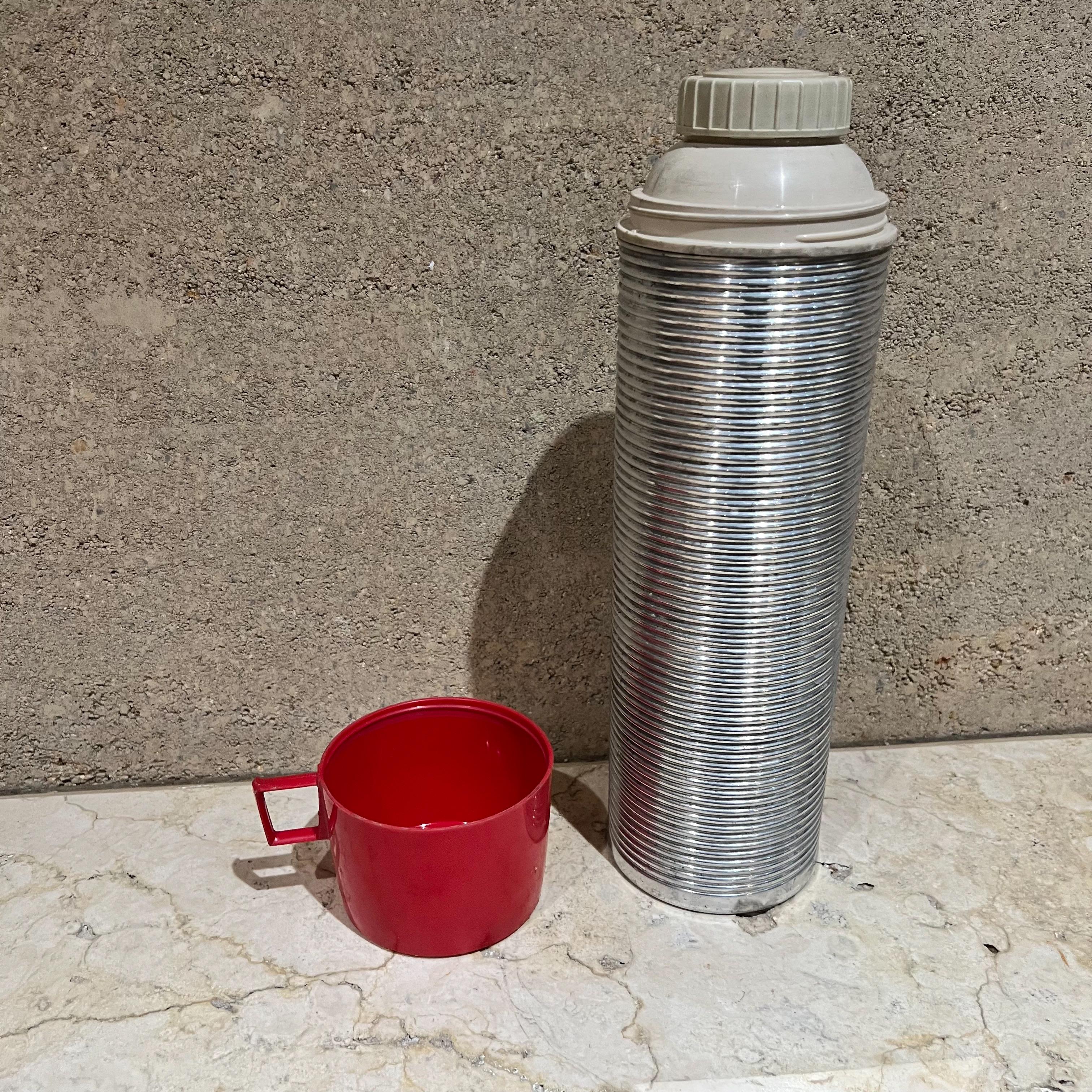 Original Vintage gerippte Thermos Retro Camp Gear USA, 1970er Jahre im Angebot 10