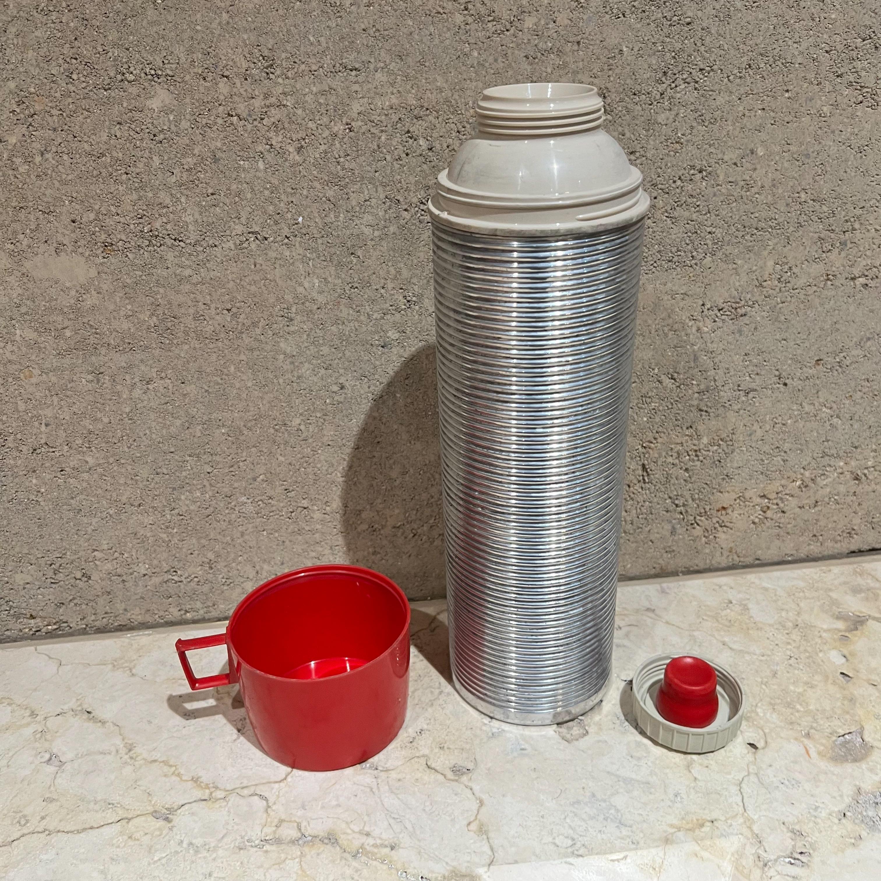 Original Vintage gerippte Thermos Retro Camp Gear USA, 1970er Jahre im Angebot 11