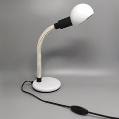 1970er Original weiße Tischlampe, hergestellt in Italien von Veneta Lumi