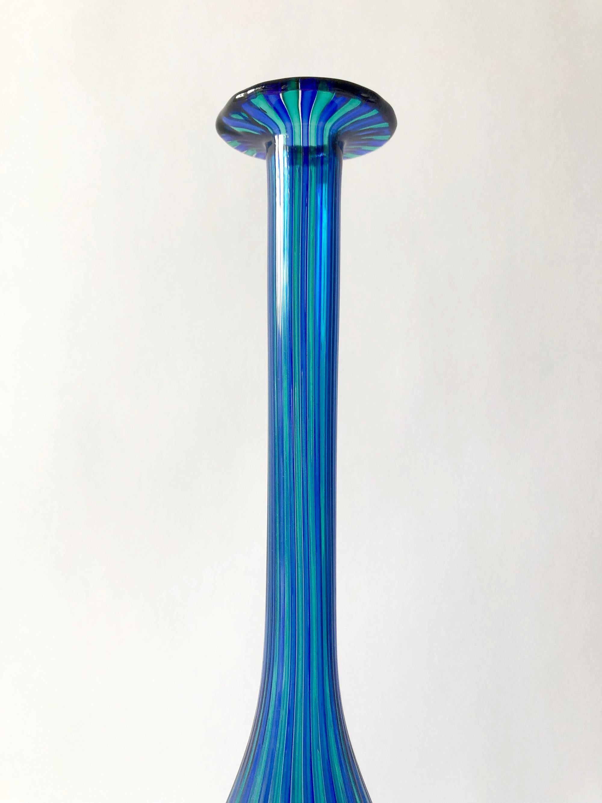 1970s Orlando Zennaro Italian Modernist A Canne Blown Glass Bottle Vase In Good Condition In Palm Springs, CA