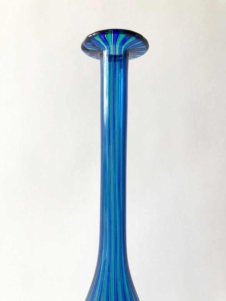 1970s Orlando Zennaro Italian Modernist A Canne Blown Glass Bottle Vase In Good Condition For Sale In Pasadena, CA