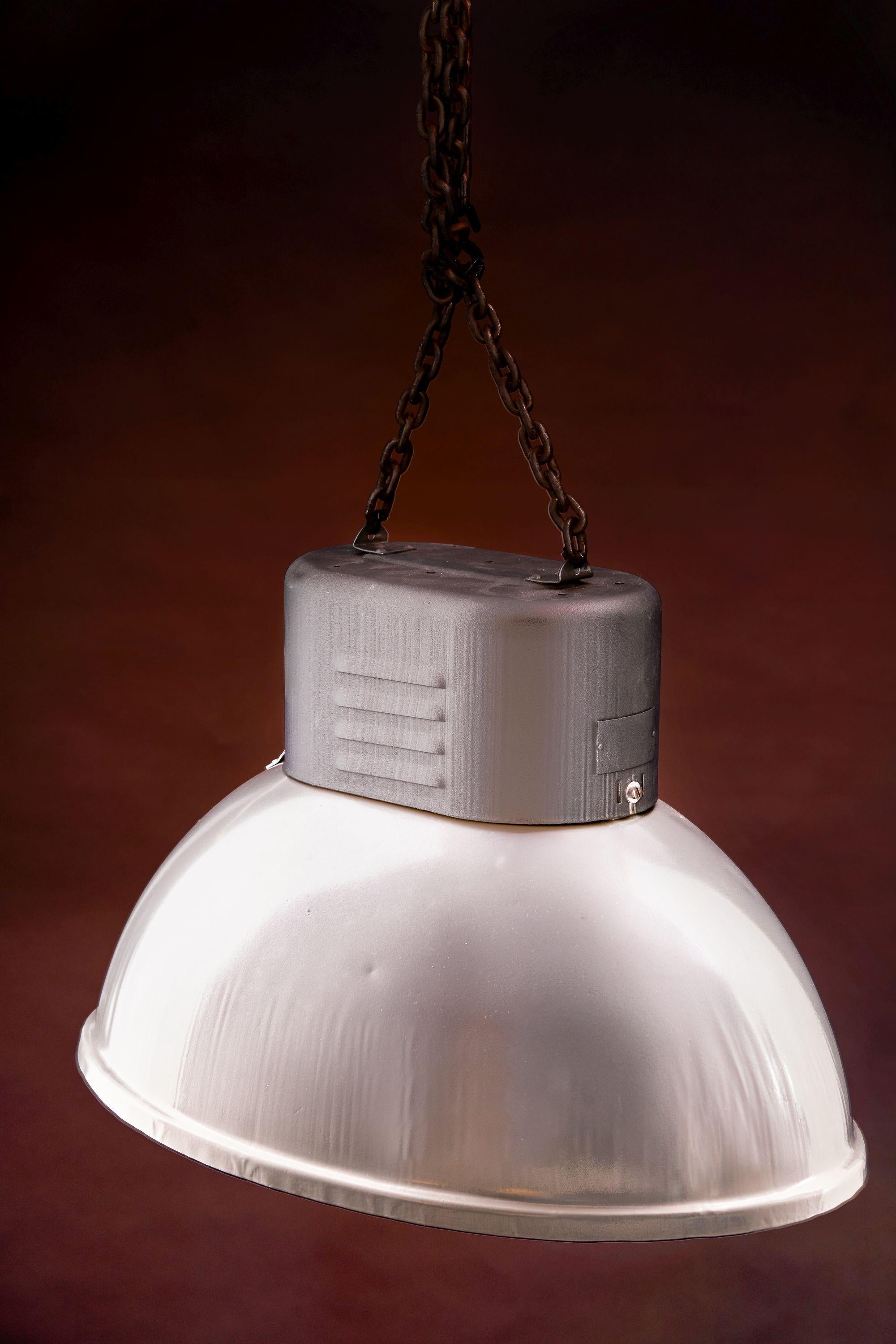 Primary use:

High-pressure mercury lamp ORP-2 was designed to illuminate high factory halls, warehouses, stations and other industrial spaces where there was no excessive dust or air humidity.

Produced by: Mesko Zaklady Metalowe, Armii Ludowej