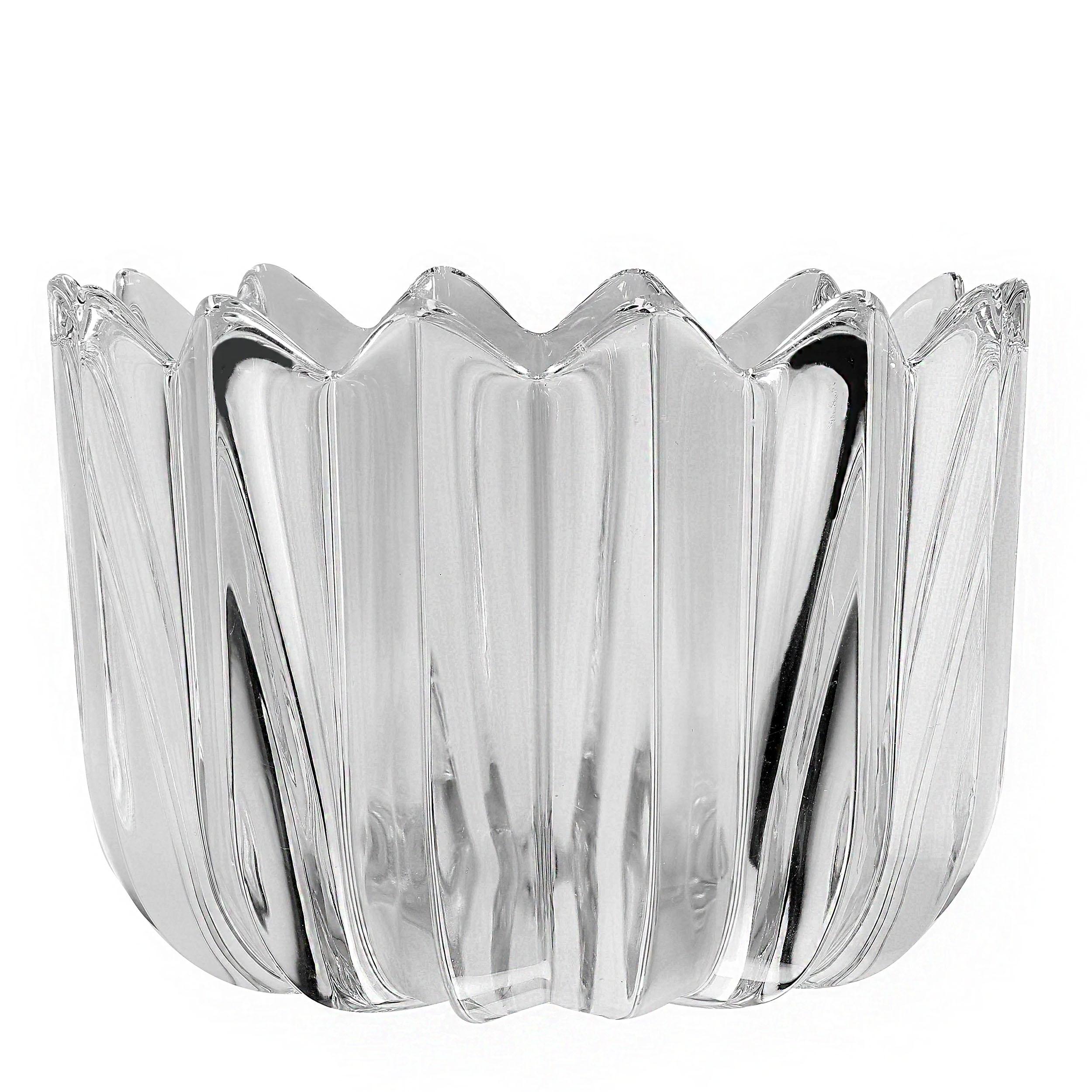 Orrefors Swedish 'Fleur' Heavy Crystal Bowl (bol en cristal lourd)

Cette superbe coupe en cristal Orrefors 'Fleur', conçue par Jan Johansson, illustre le savoir-faire suédois dans toute sa splendeur. Avec sa forme raffinée et son design complexe,