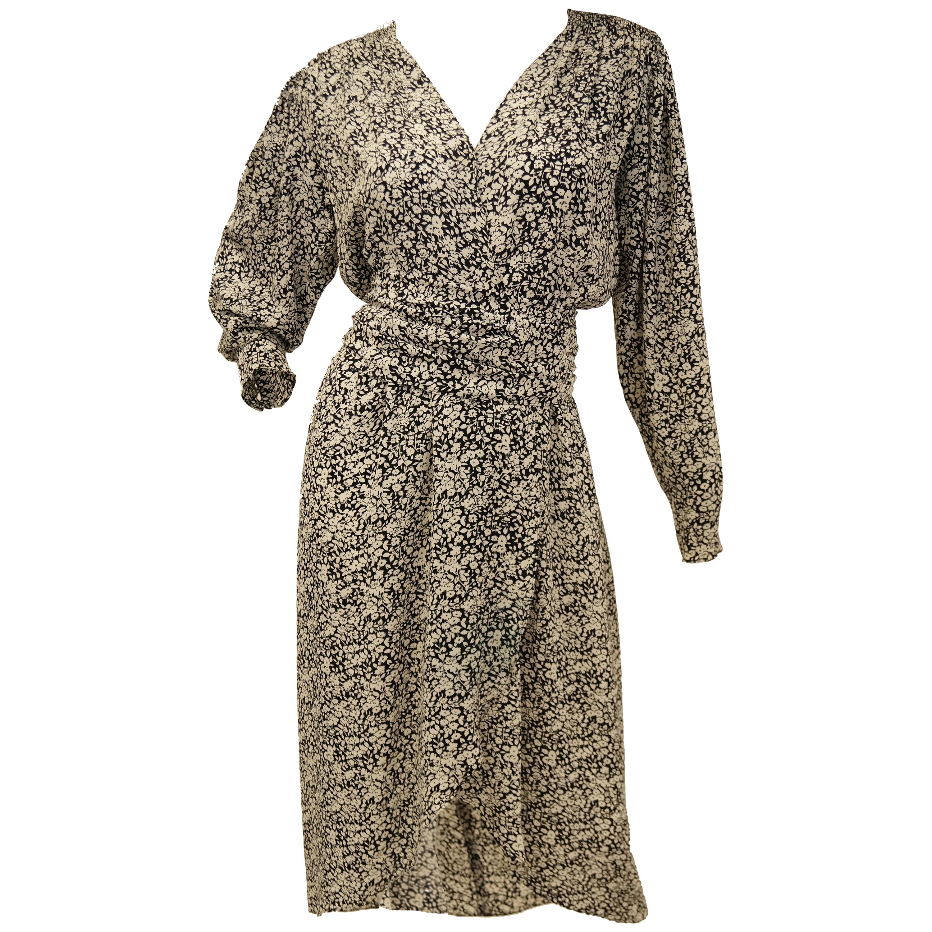 1970s Oscar de la Renta Navy and White Silk Wrap Dress with Floral Print For Sale