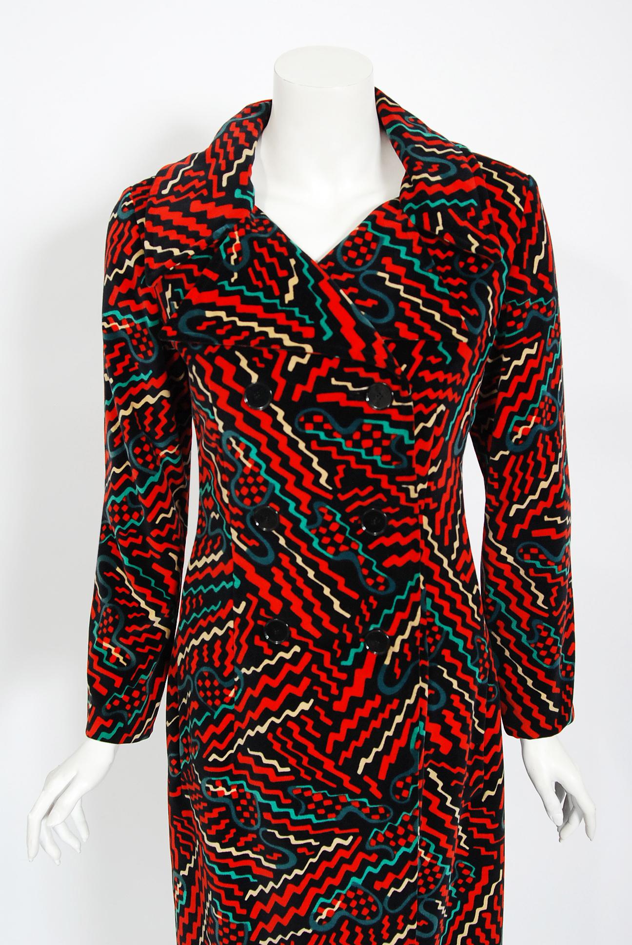 Black Vintage 1970's Oscar de la Renta Bold Squiggle Print Velvet Double-Breasted Coat