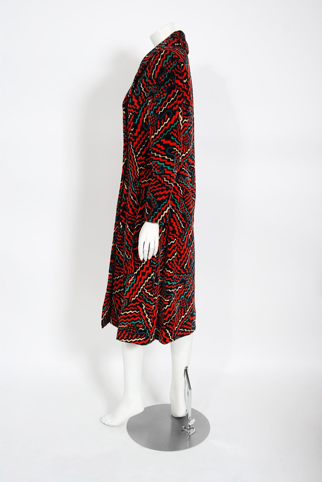 Women's Vintage 1970's Oscar de la Renta Bold Squiggle Print Velvet Double-Breasted Coat