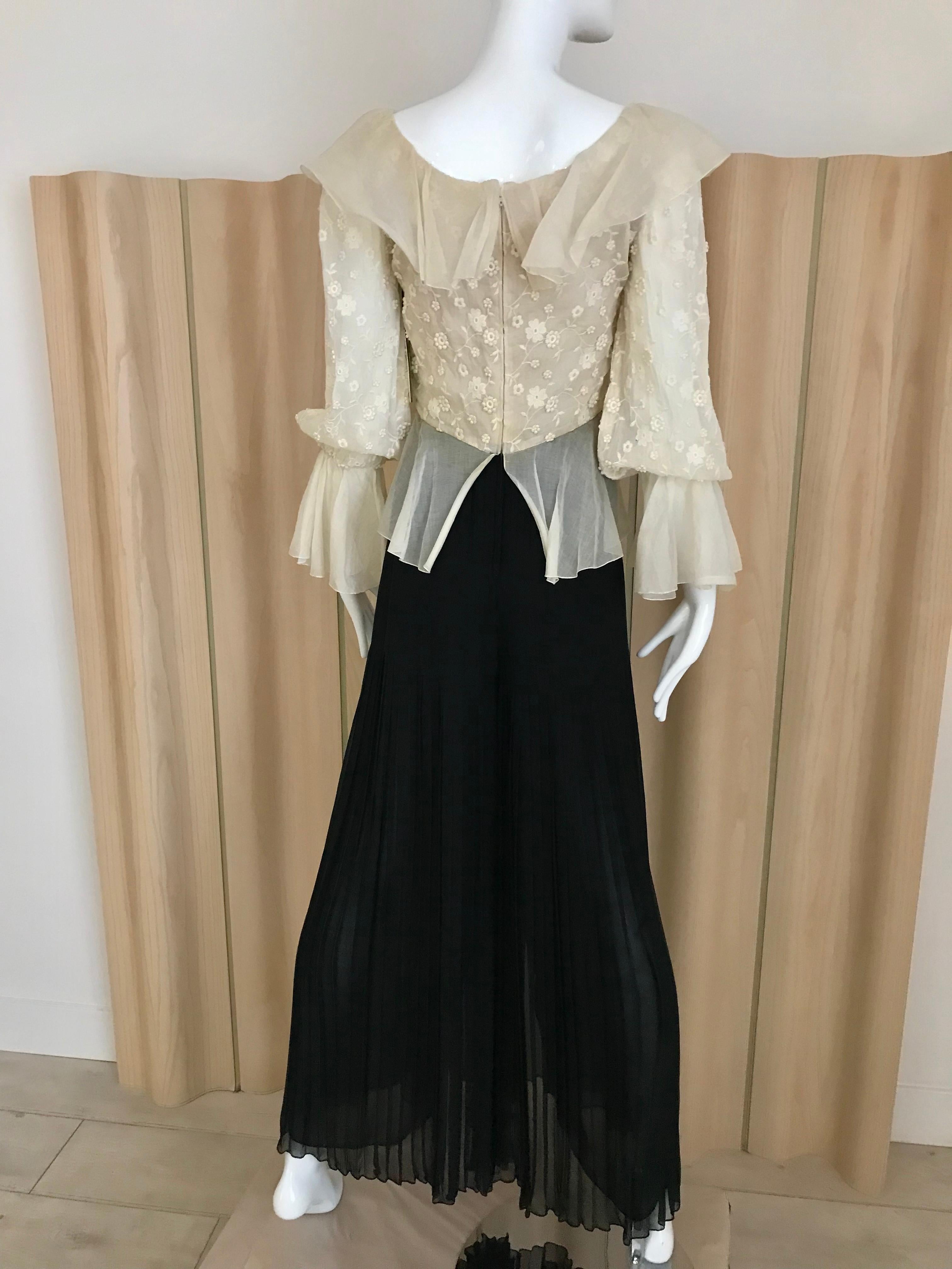 Beige Oscar De La Renta - Combinaison plissée en soie crème et noire, années 1970 en vente