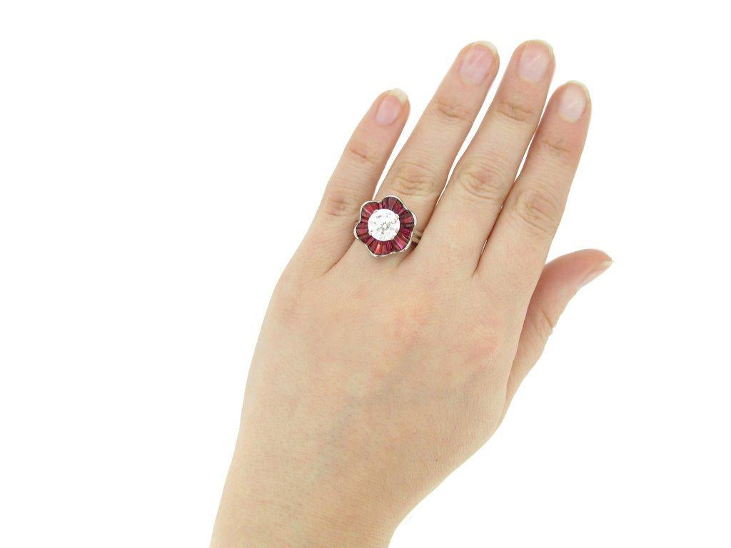 1970s Oscar Heyman Brothers Ruby Diamond Platinum Cluster Ring In Good Condition For Sale In London, GB