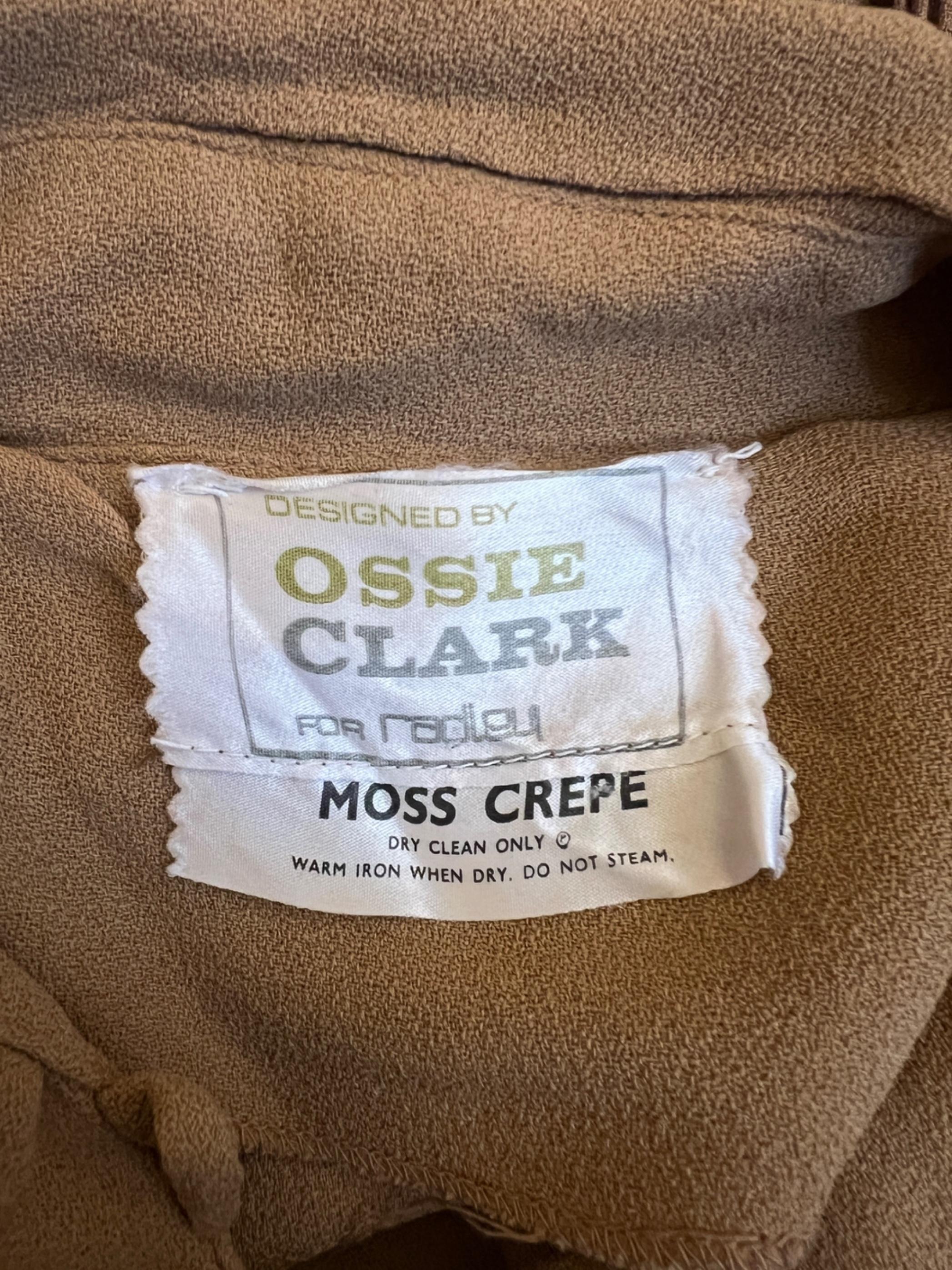 De las mujeres Maxivestido de crepé caramelo Ossie Clark, años 70