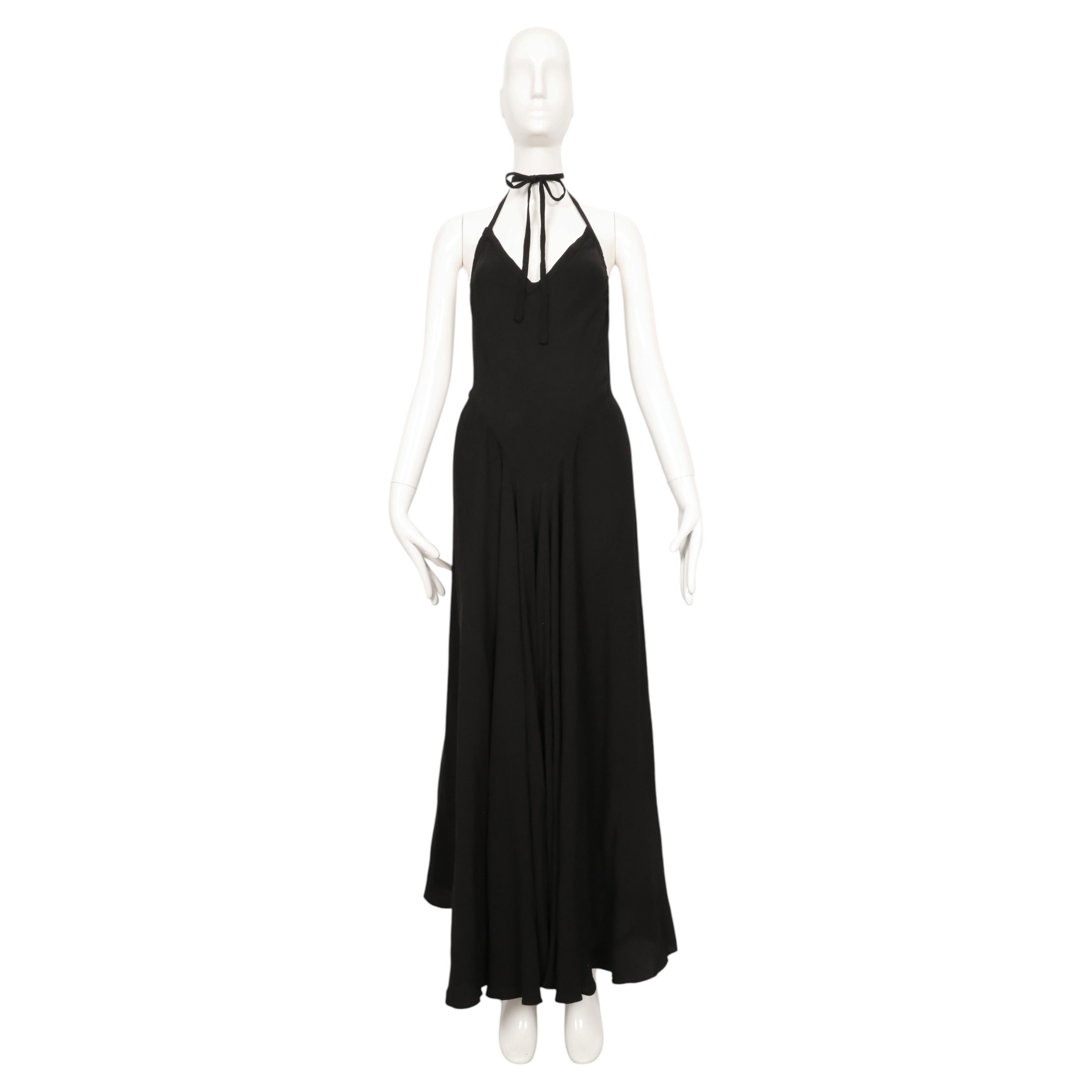 OSSIE CLARK pour QUORUM Robe longue noire coupée en biais avec dos échancré, années 1970