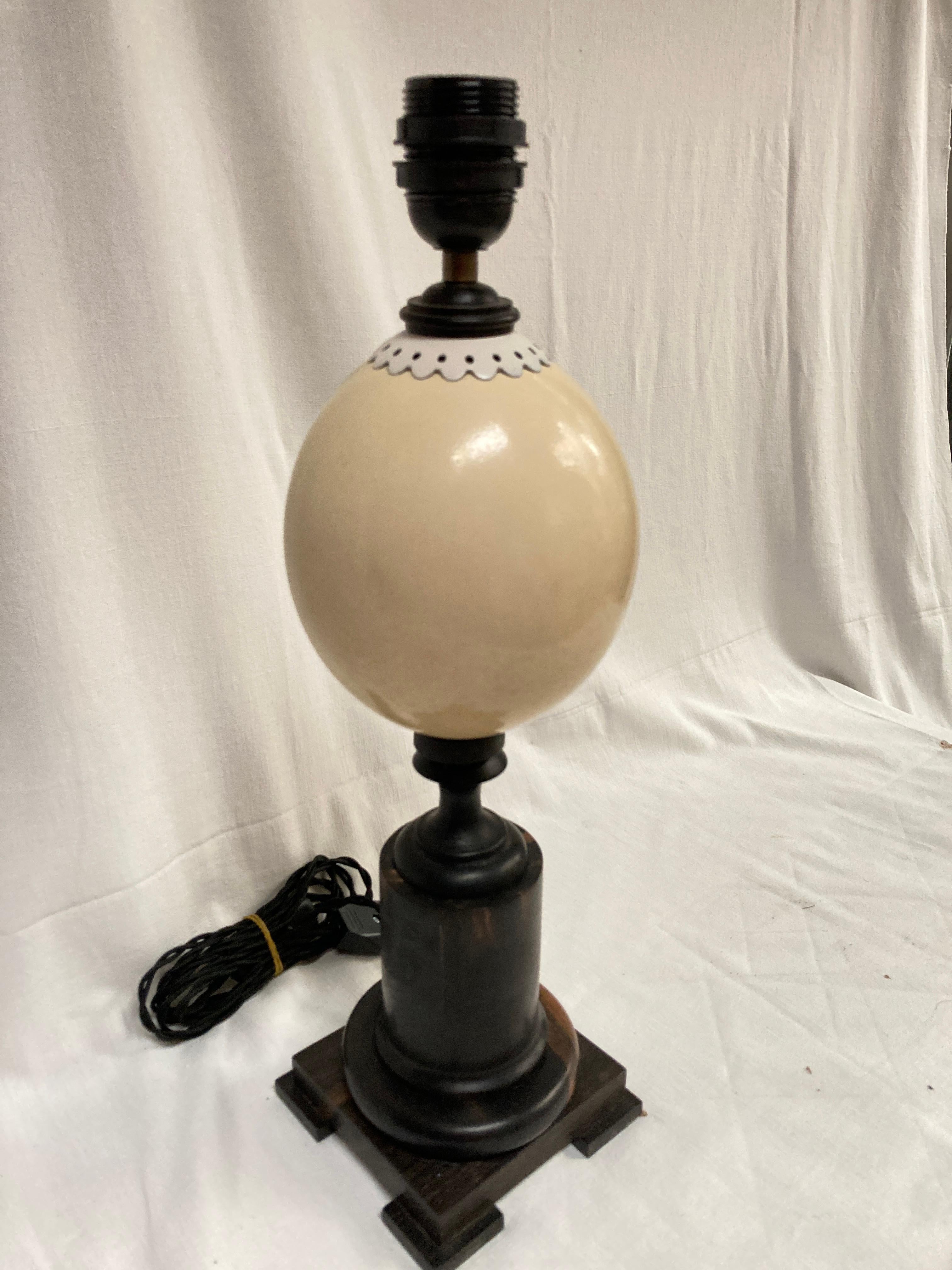 Fin du 20e siècle Lampe de table en forme d'œuf d'autruche des années 1970 attribuée à la Maison Jansen en vente