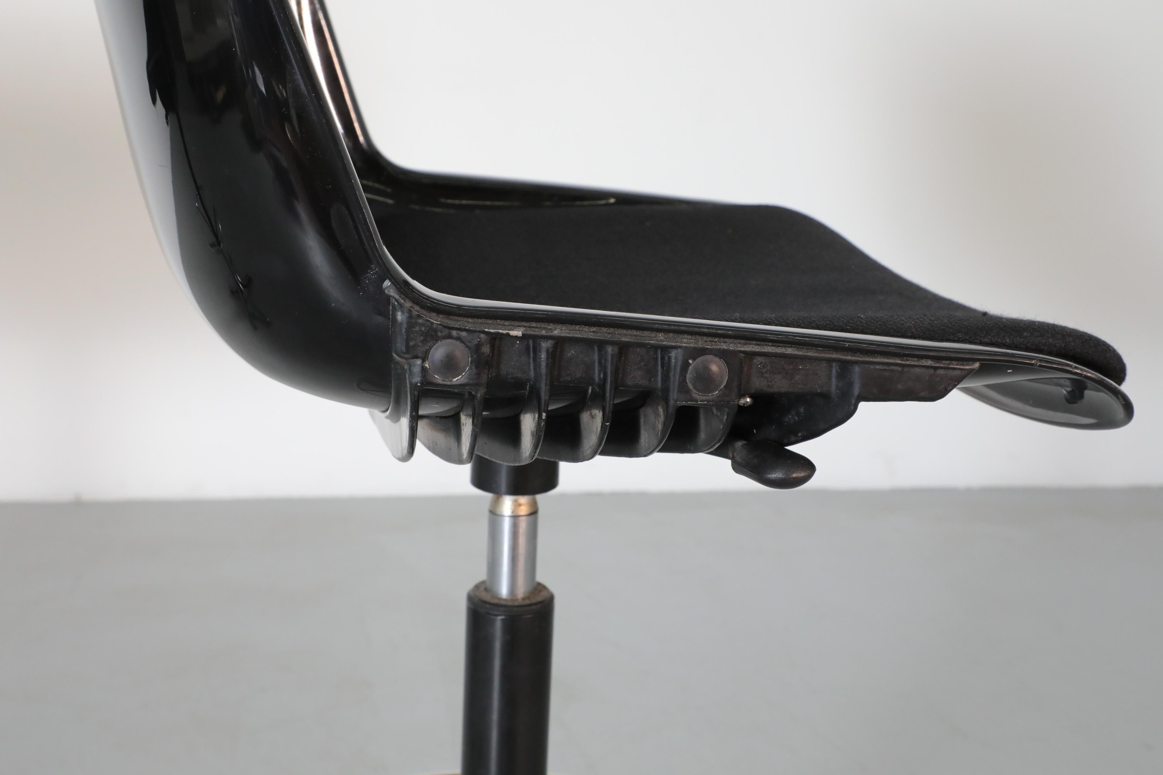 Tabourets de bar réglables Modus noirs Osvaldo Borsani pour Tecno, années 1970 6