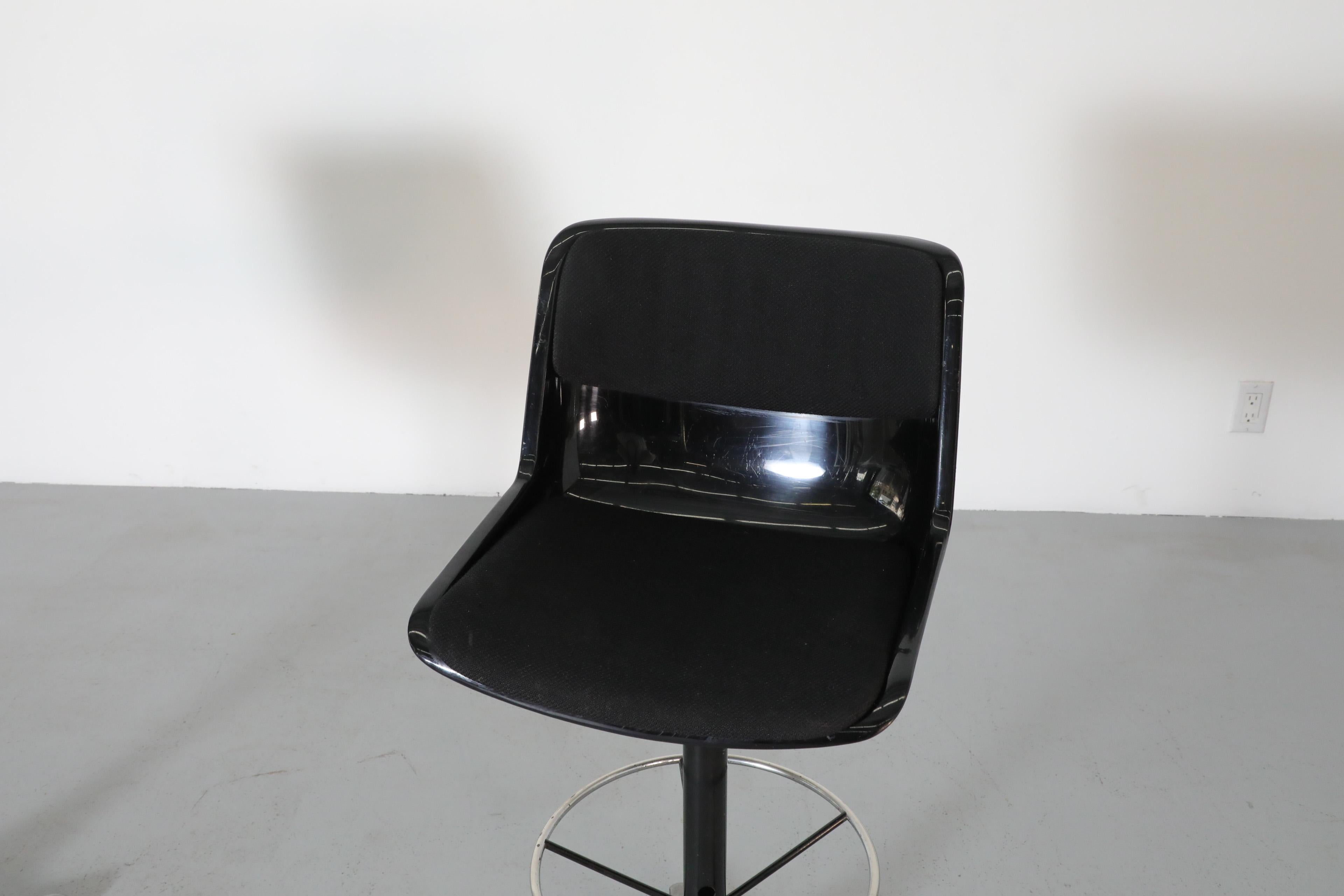 Tabourets de bar réglables Modus noirs Osvaldo Borsani pour Tecno, années 1970 Bon état à Los Angeles, CA