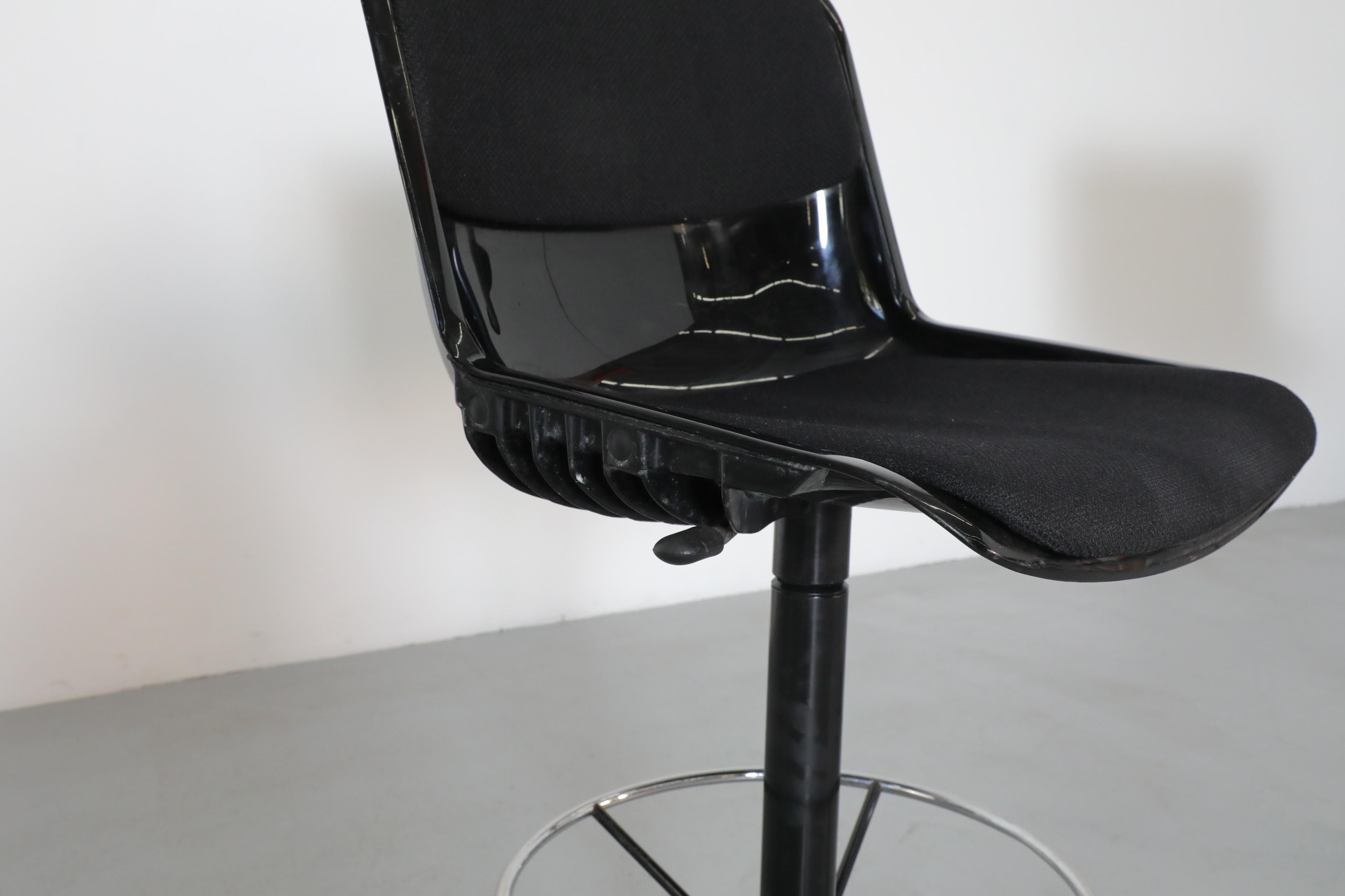Métal Tabourets de bar réglables Modus noirs Osvaldo Borsani pour Tecno, années 1970