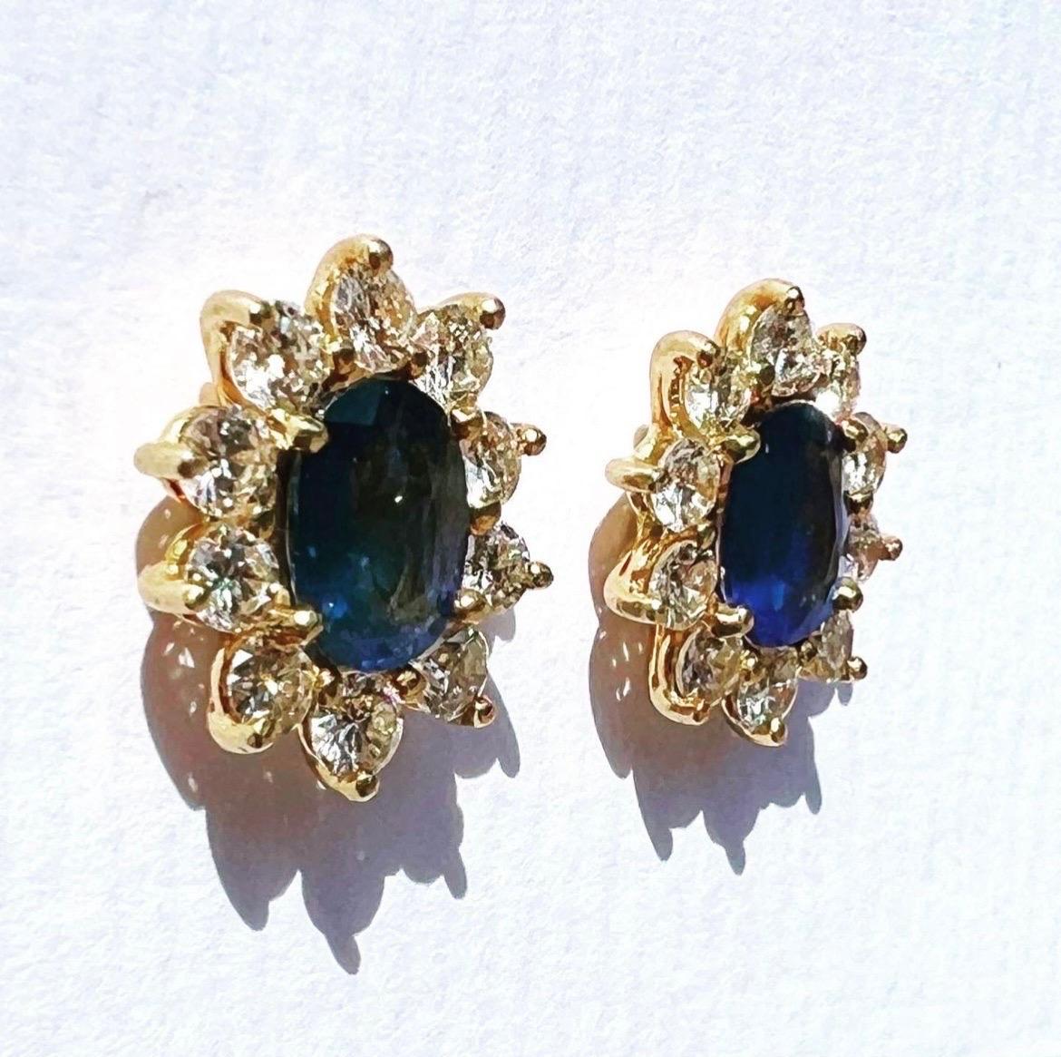 1970s sapphire diamonds 18 karat yellow gold stud cluster earrings.
Stud and clutch system.
Condition: Good.
Oval cut sapphire.
Brilliant cut diamond frame .
Diamond approximate carat weight: 1.2 carats. H-VS.
Sapphire approximate weight: 2.18