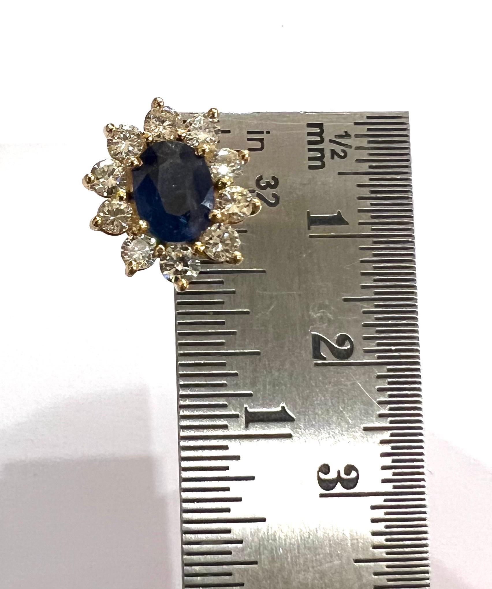 1970 Boucles d'oreilles en or jaune 18k avec saphir ovale et diamants en vente 2
