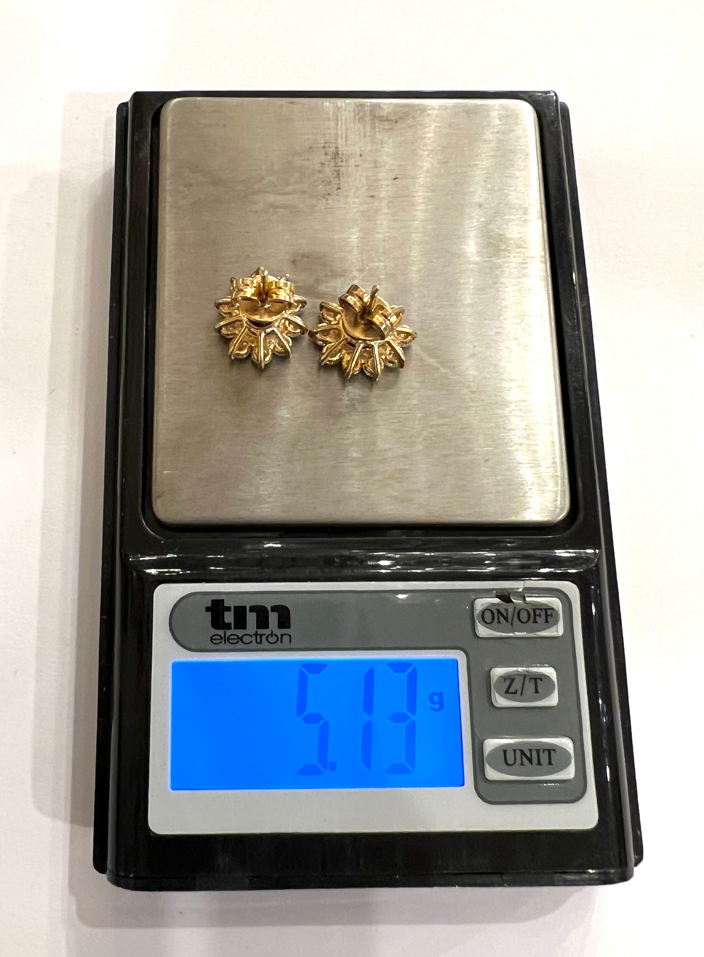 1970 Boucles d'oreilles en or jaune 18k avec saphir ovale et diamants en vente 3