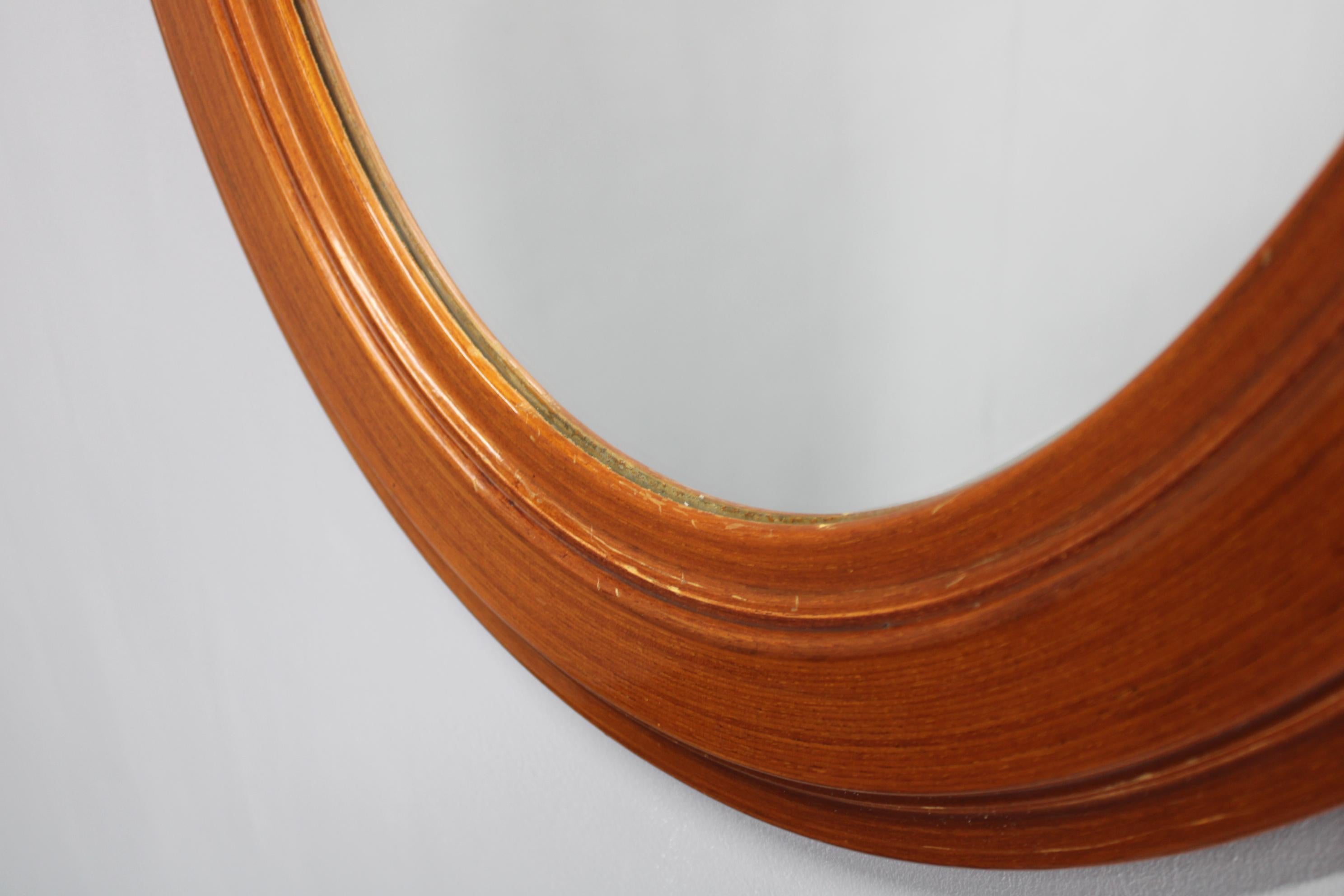 Miroir ovale des années 1970, Italie Bon état - En vente à Praha, CZ