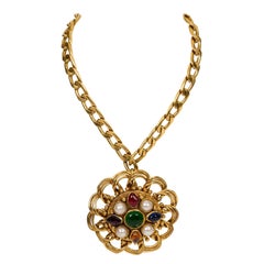 Collana Chanel oversize con ciondolo degli anni '70