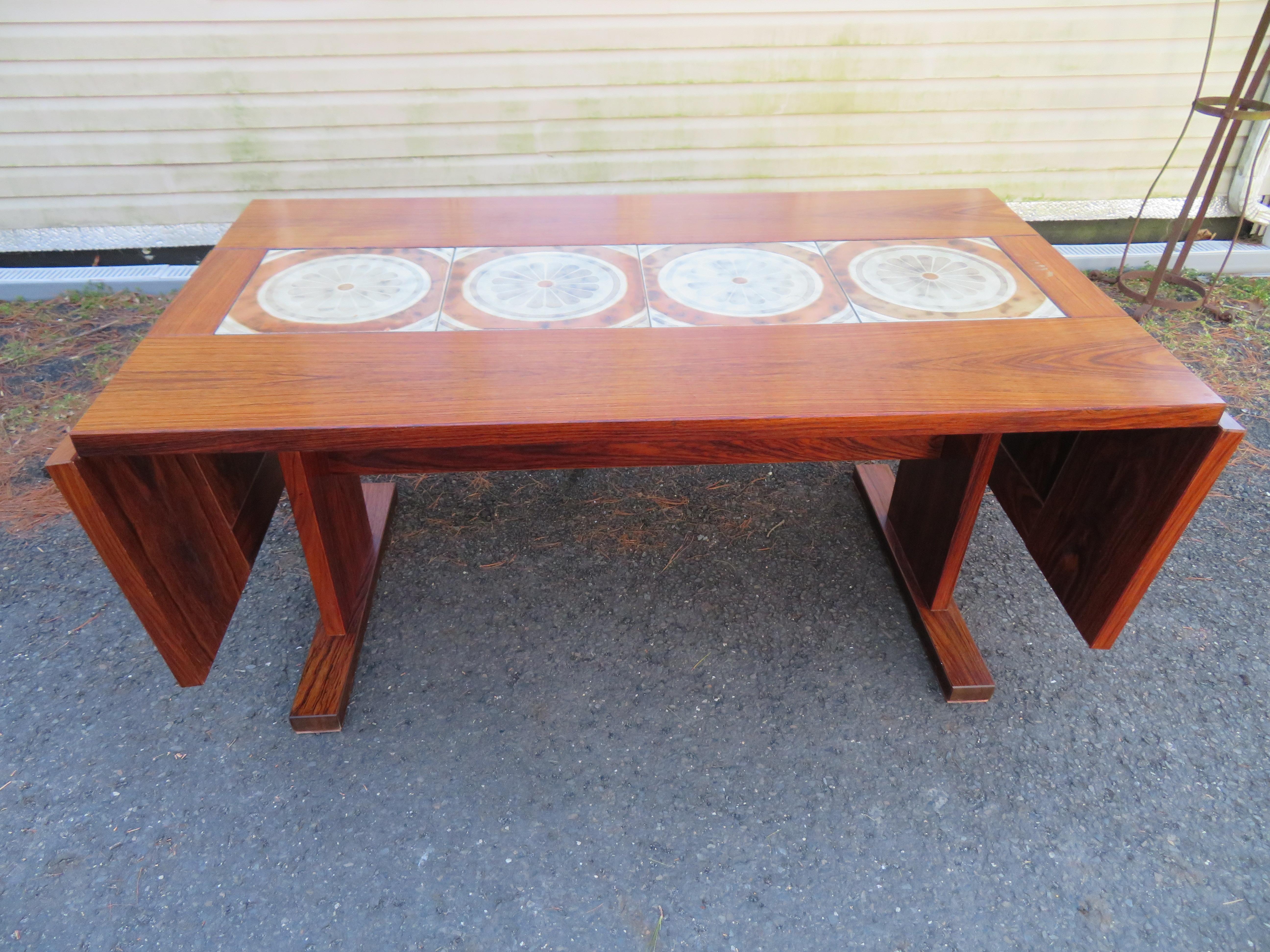 Danois 1970s Ox Art Danish Rosewood Tile Drop Leaf Dining Table Mid-Century en vente