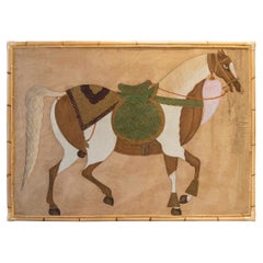 Cavallo dipinto del 1970 con sella su tela e incorniciato in bambù