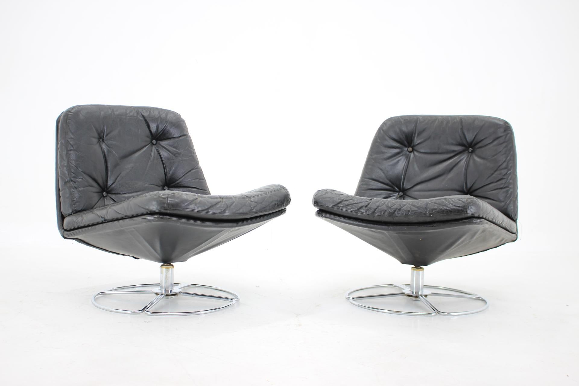 Mid-Century Modern Paire de fauteuils de salon danois en cuir des années 1970 en vente